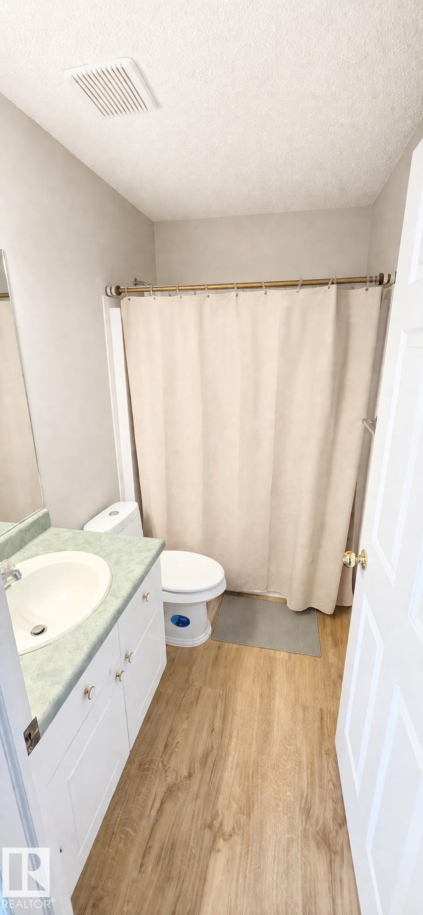 9218 163 Avenue, Edmonton, AB - Indoor Photo Showing Bathroom