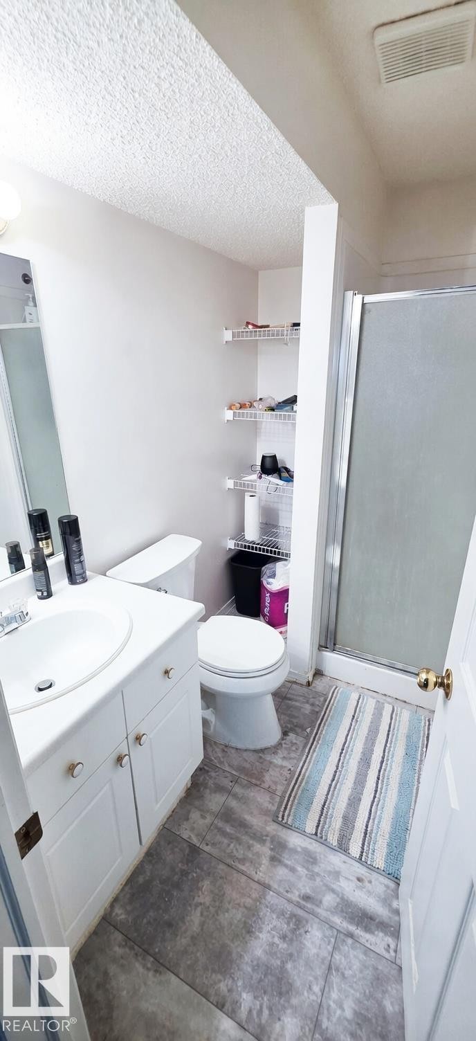 9218 163 Avenue, Edmonton, AB - Indoor Photo Showing Bathroom