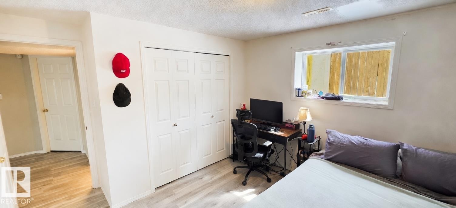 9218 163 Avenue, Edmonton, AB - Indoor Photo Showing Bedroom