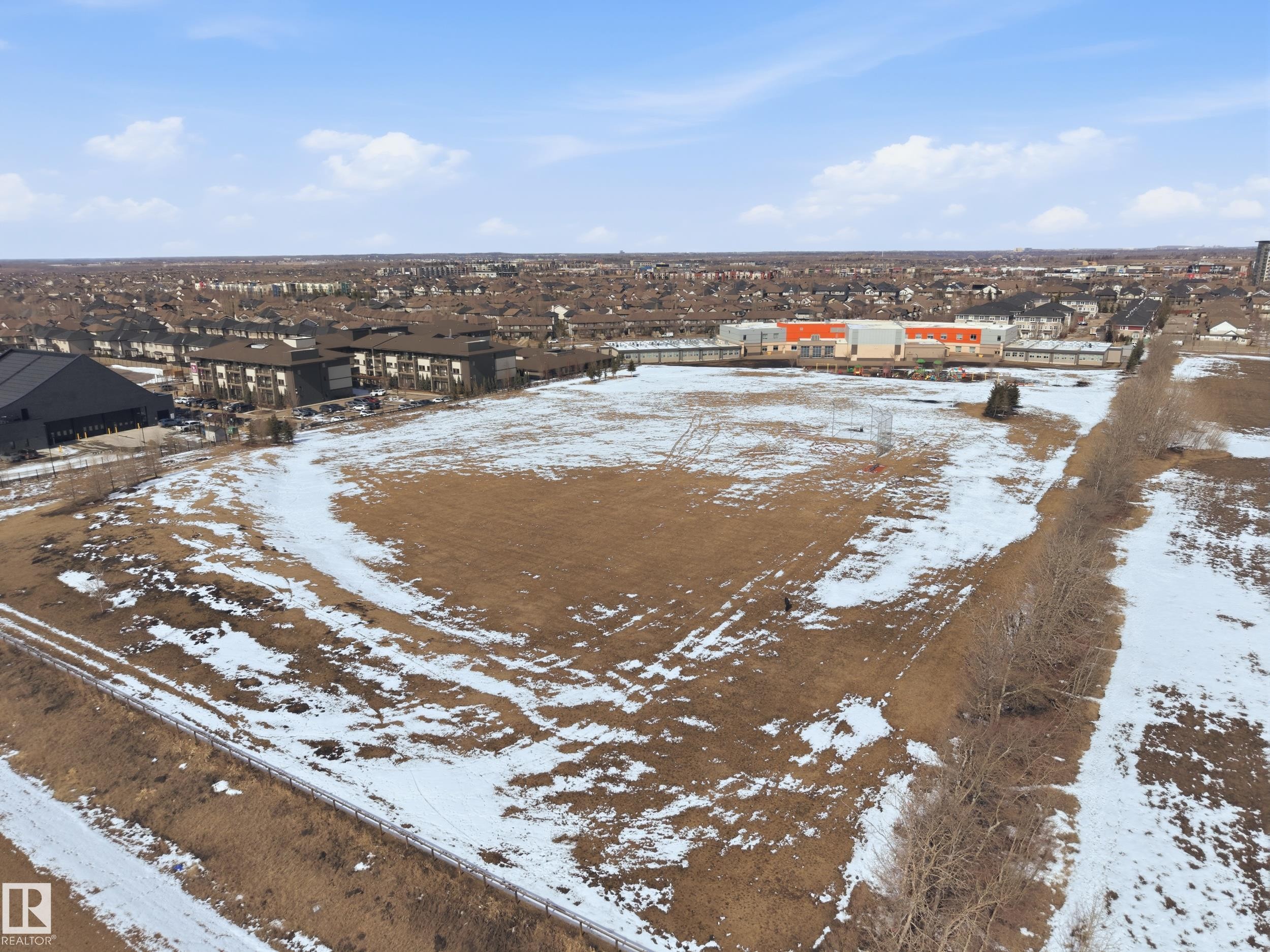 Expansive parcel of land featuring open brown ground with patches of snow - 2018 Armitage Green, Edmonton, AB - Outdoor With View