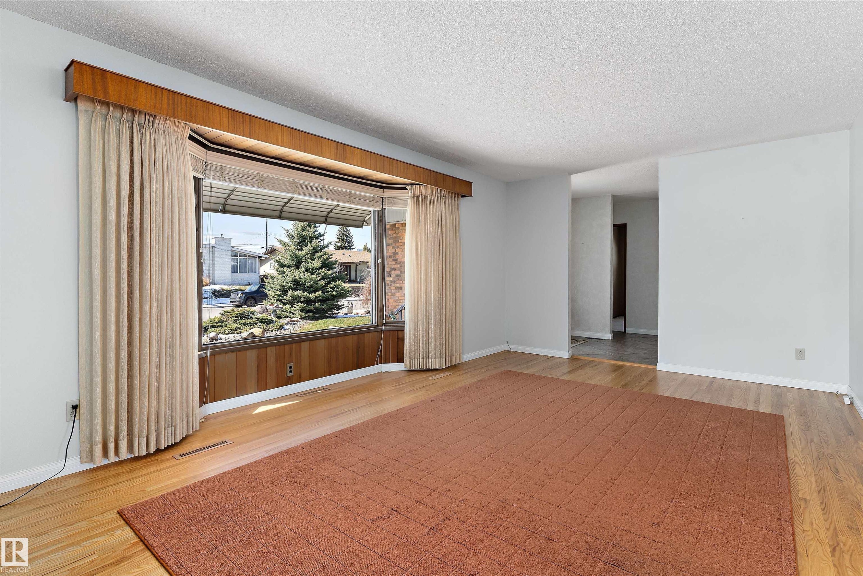 9411 68A Street, Edmonton, AB - Indoor Photo Showing Other Room