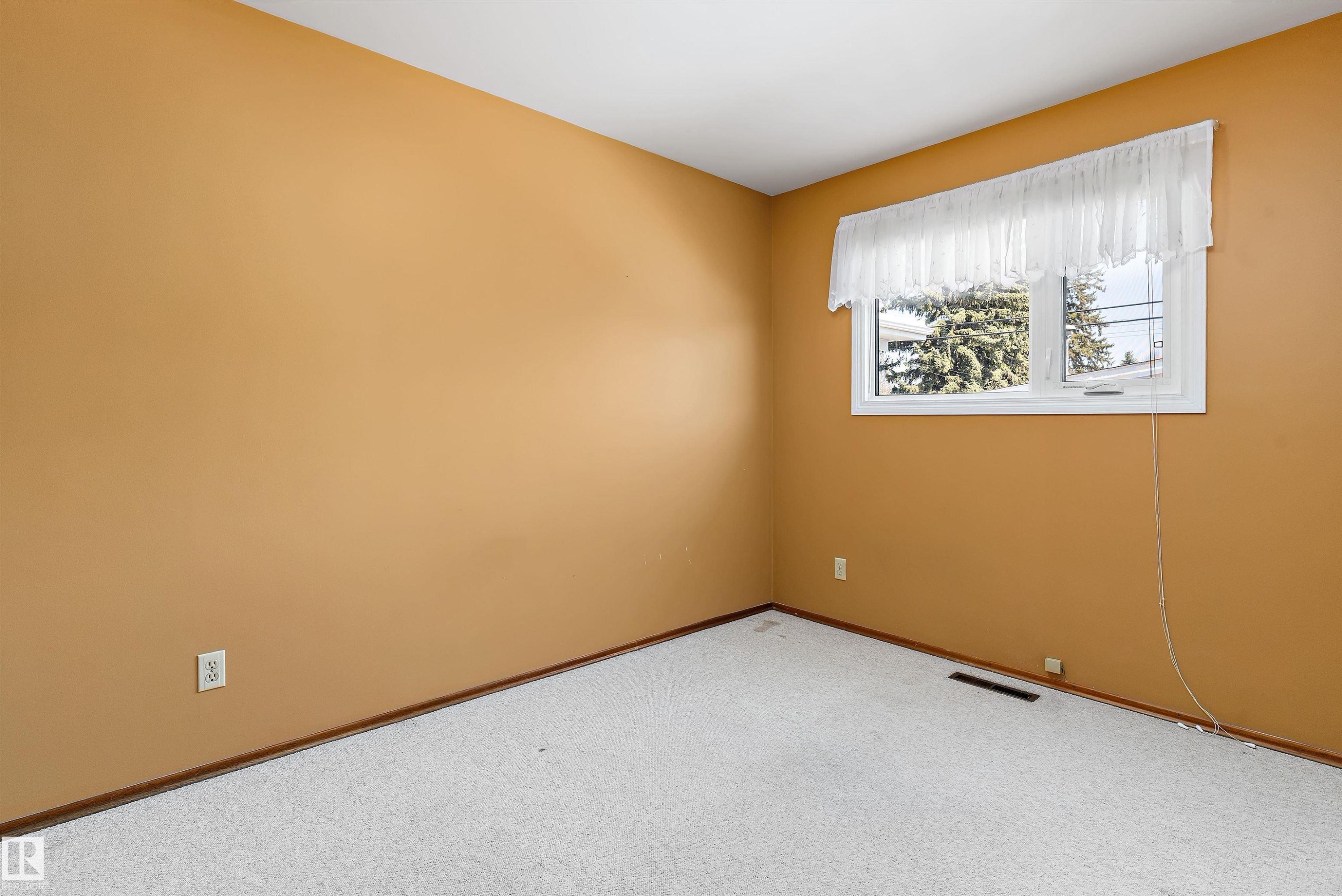 9411 68A Street, Edmonton, AB - Indoor Photo Showing Other Room