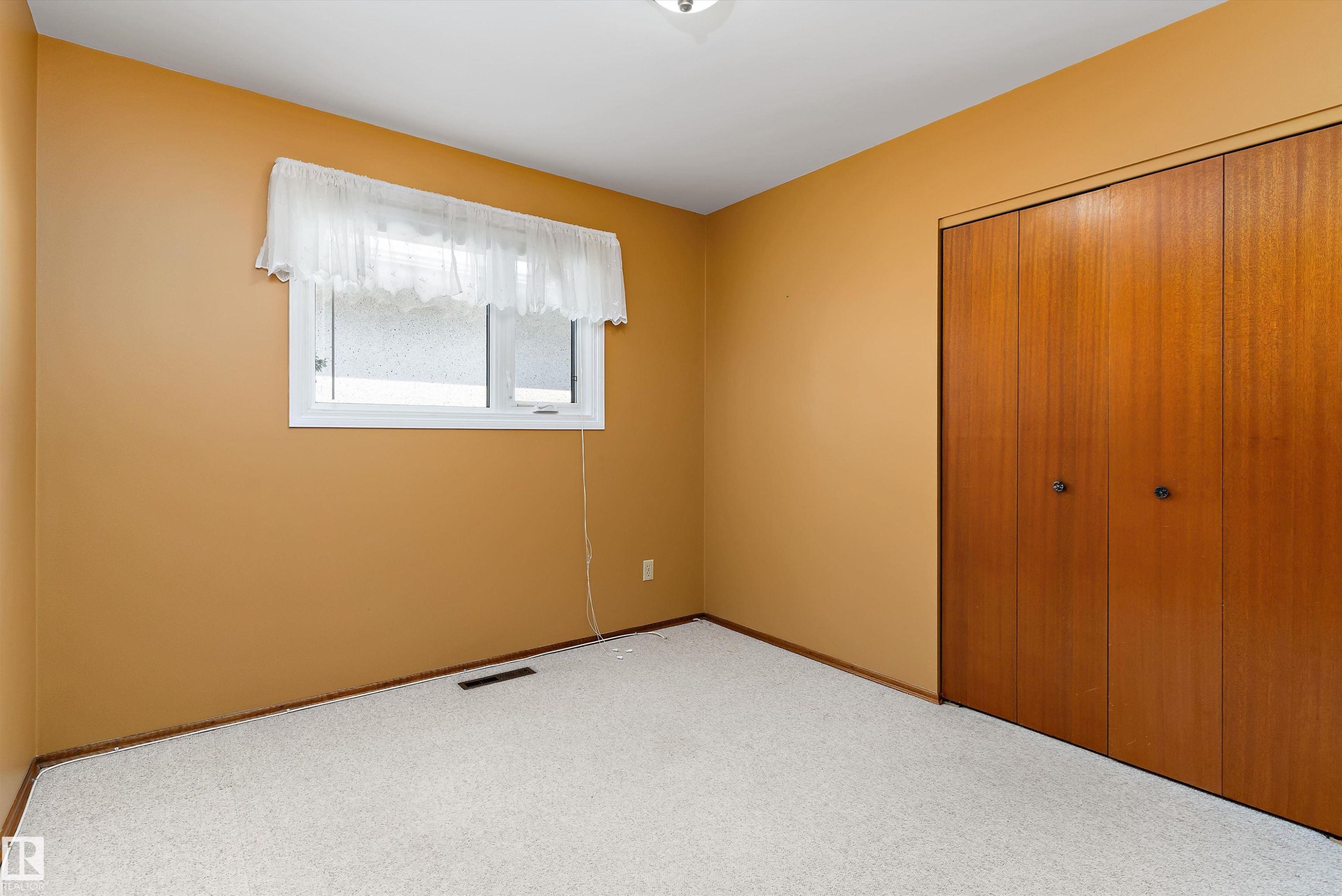 9411 68A Street, Edmonton, AB - Indoor Photo Showing Other Room