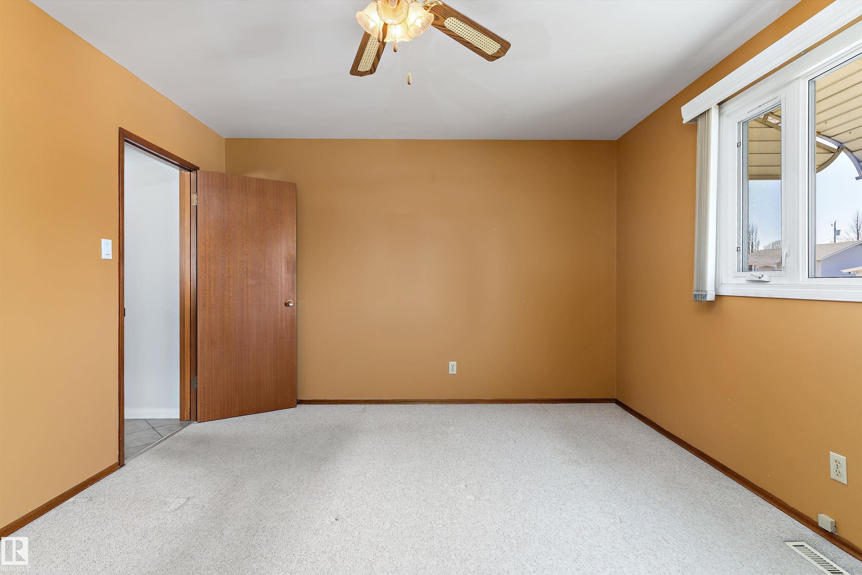 9411 68A Street, Edmonton, AB - Indoor Photo Showing Other Room