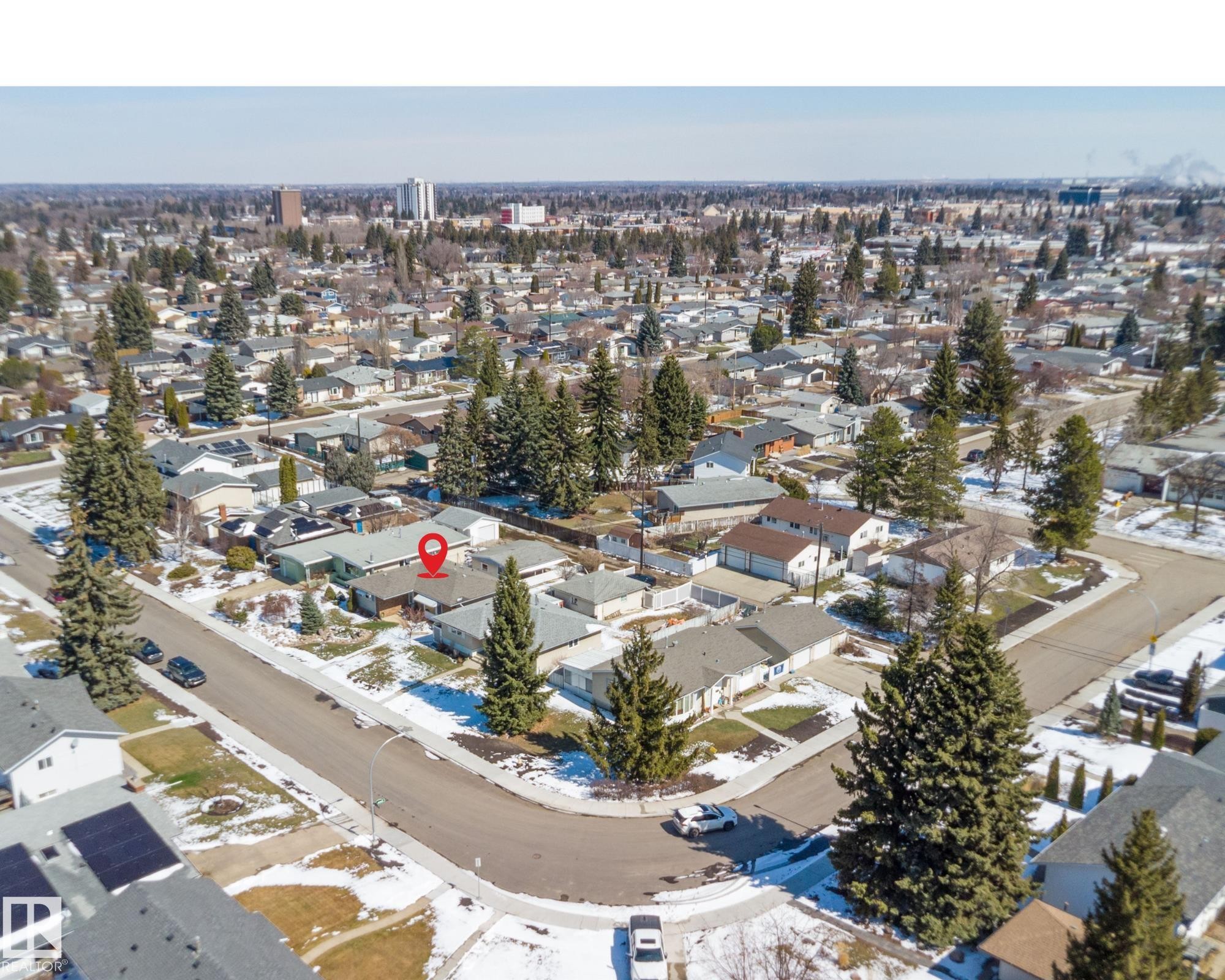 9411 68A Street, Edmonton, AB - Outdoor With View