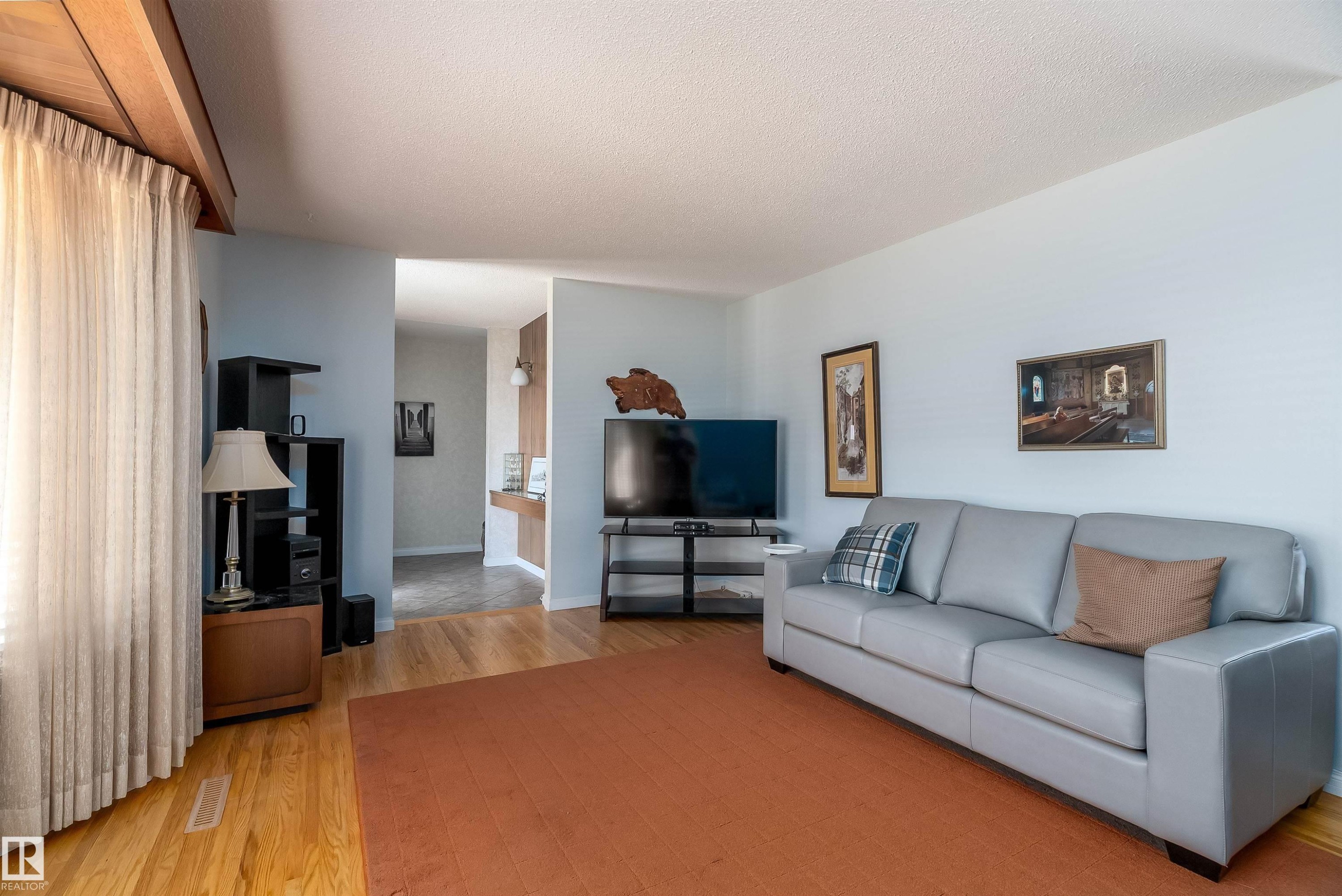 9411 68A Street, Edmonton, AB - Indoor Photo Showing Living Room