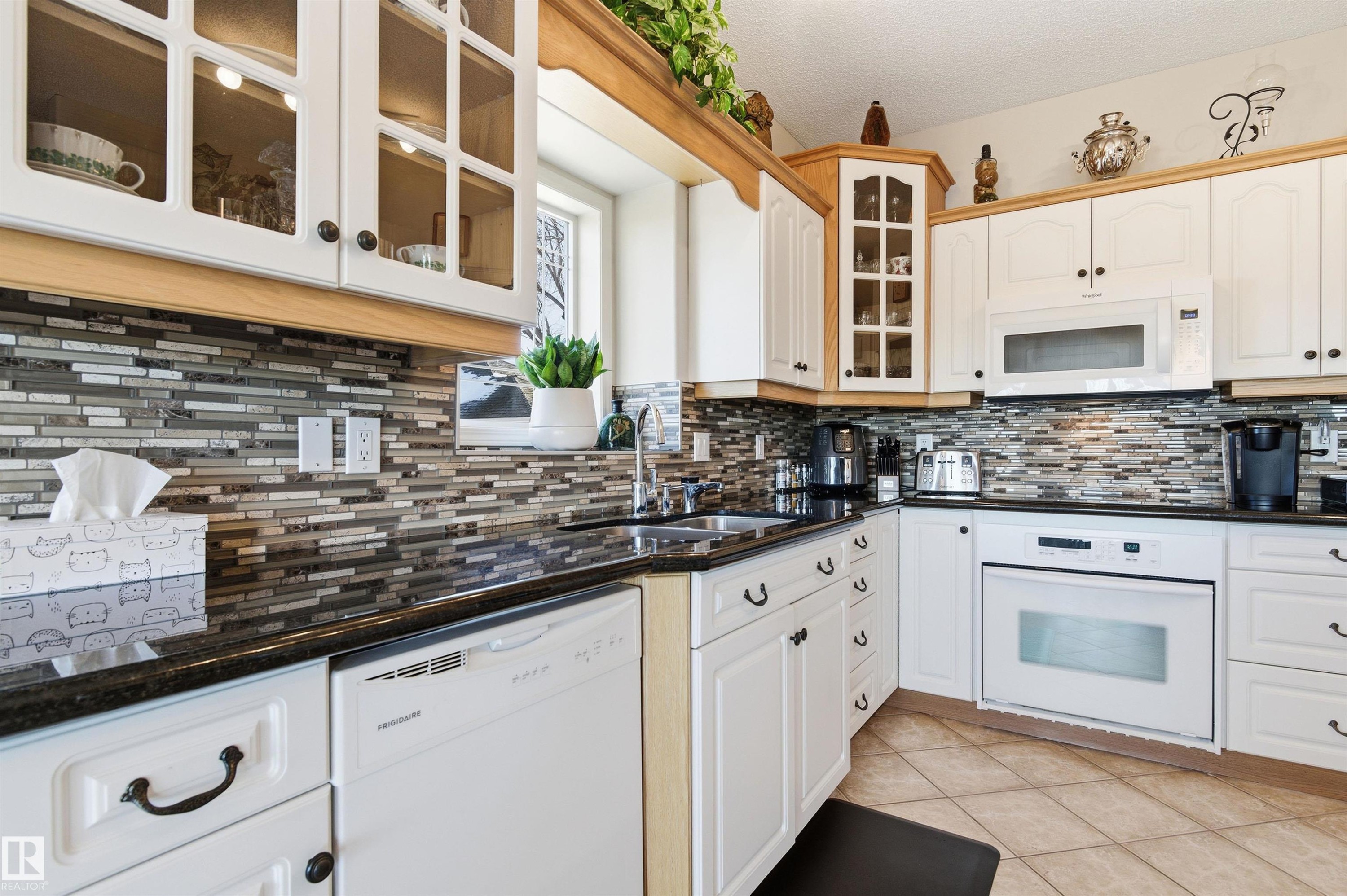 12 577 Butterworth Way, Edmonton, AB - Indoor Photo Showing Kitchen