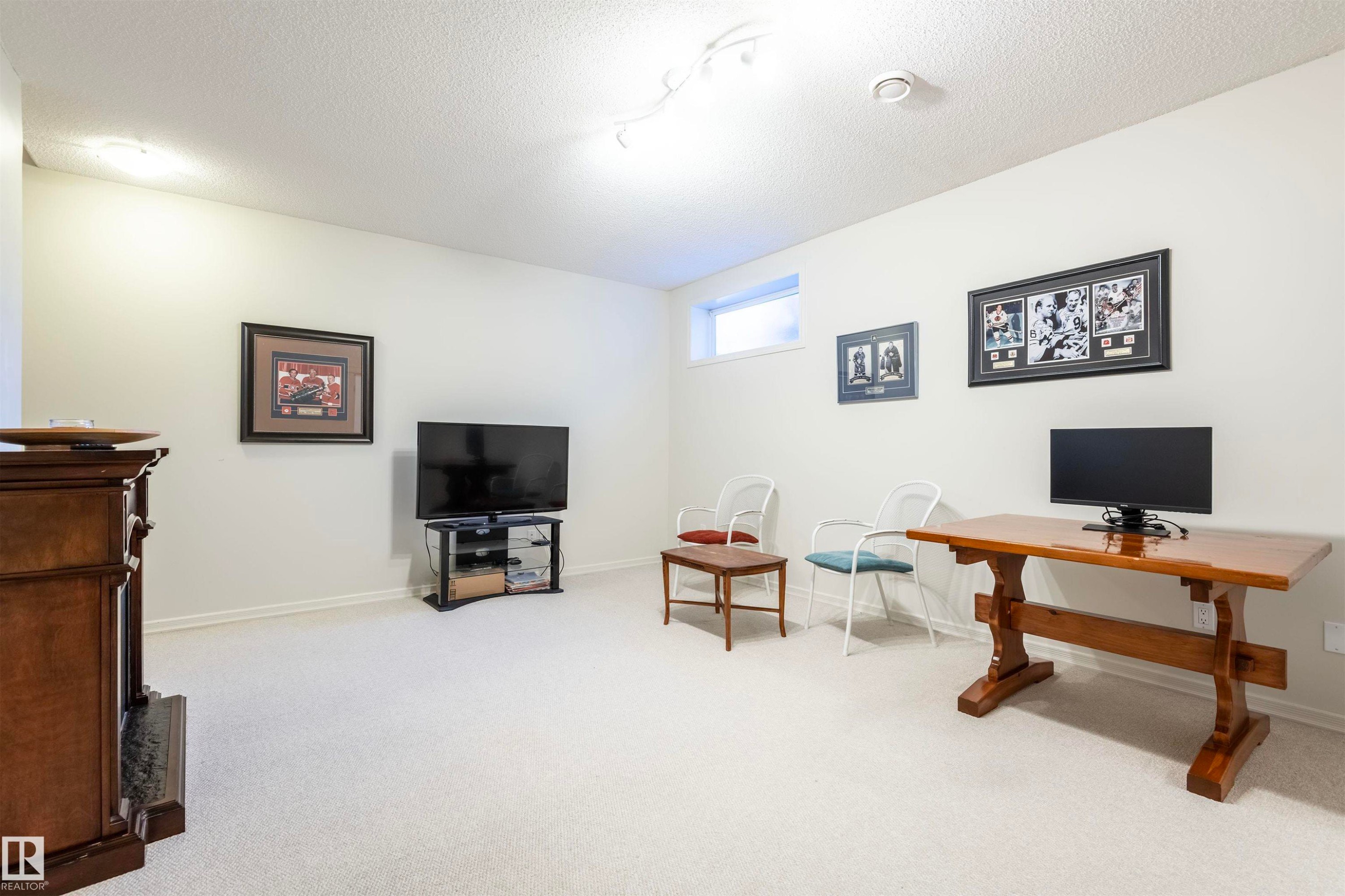 12 577 Butterworth Way, Edmonton, AB - Indoor Photo Showing Office