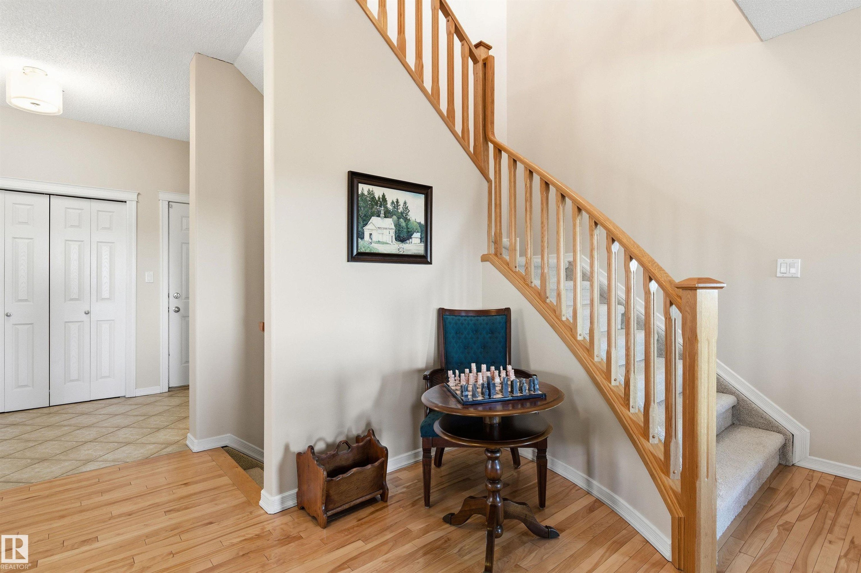 12 577 Butterworth Way, Edmonton, AB - Indoor Photo Showing Living Room