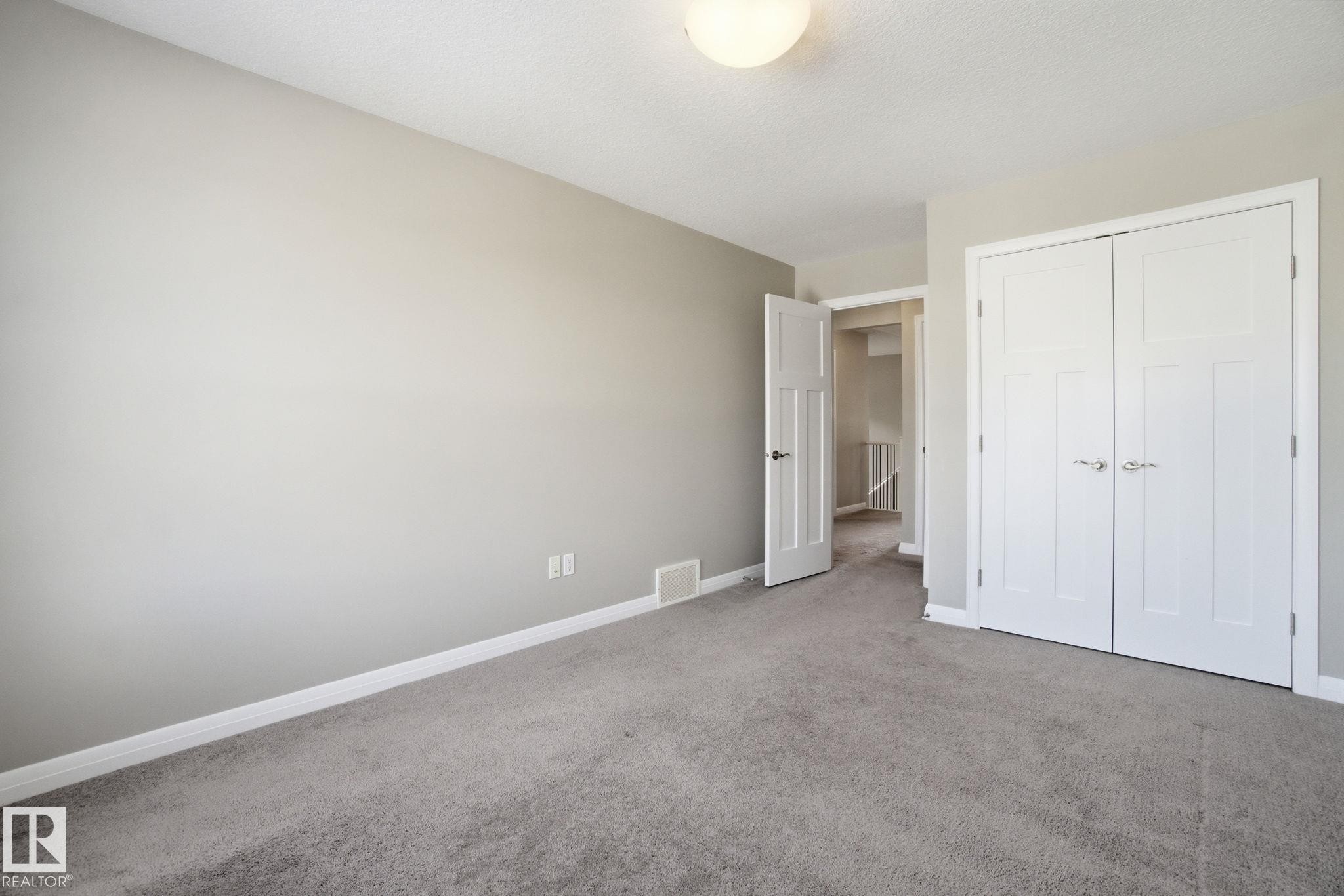 3875 Agar Green, Edmonton, AB - Indoor