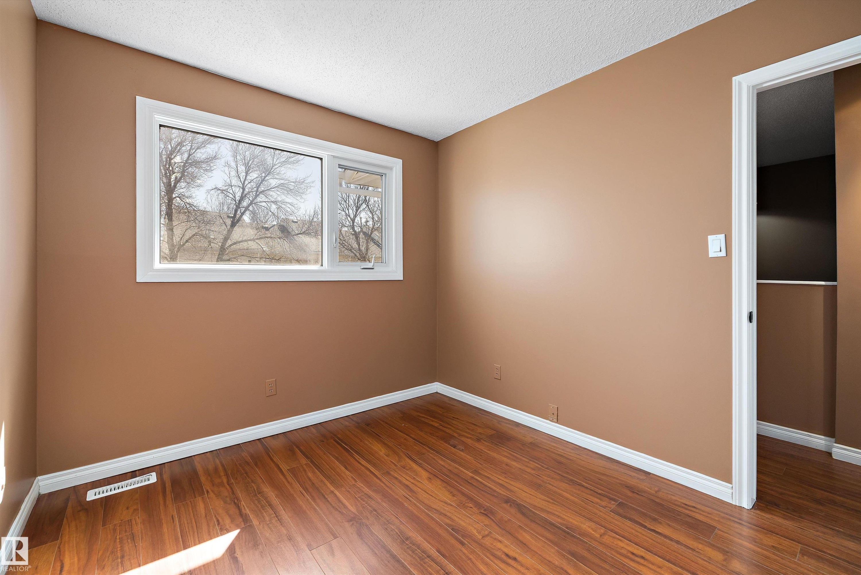 17423 92 Avenue, Edmonton, AB
