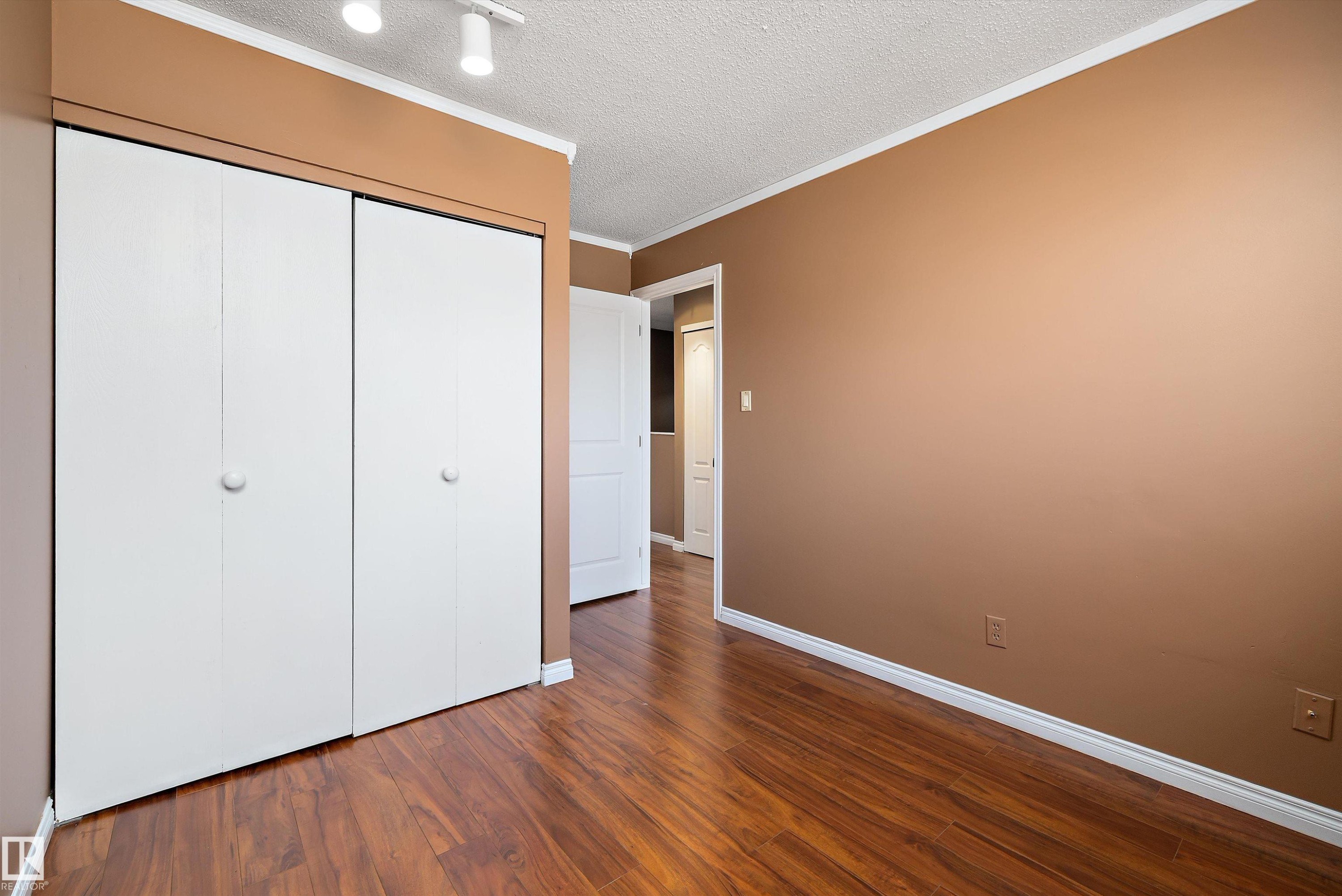 17423 92 Avenue, Edmonton, AB