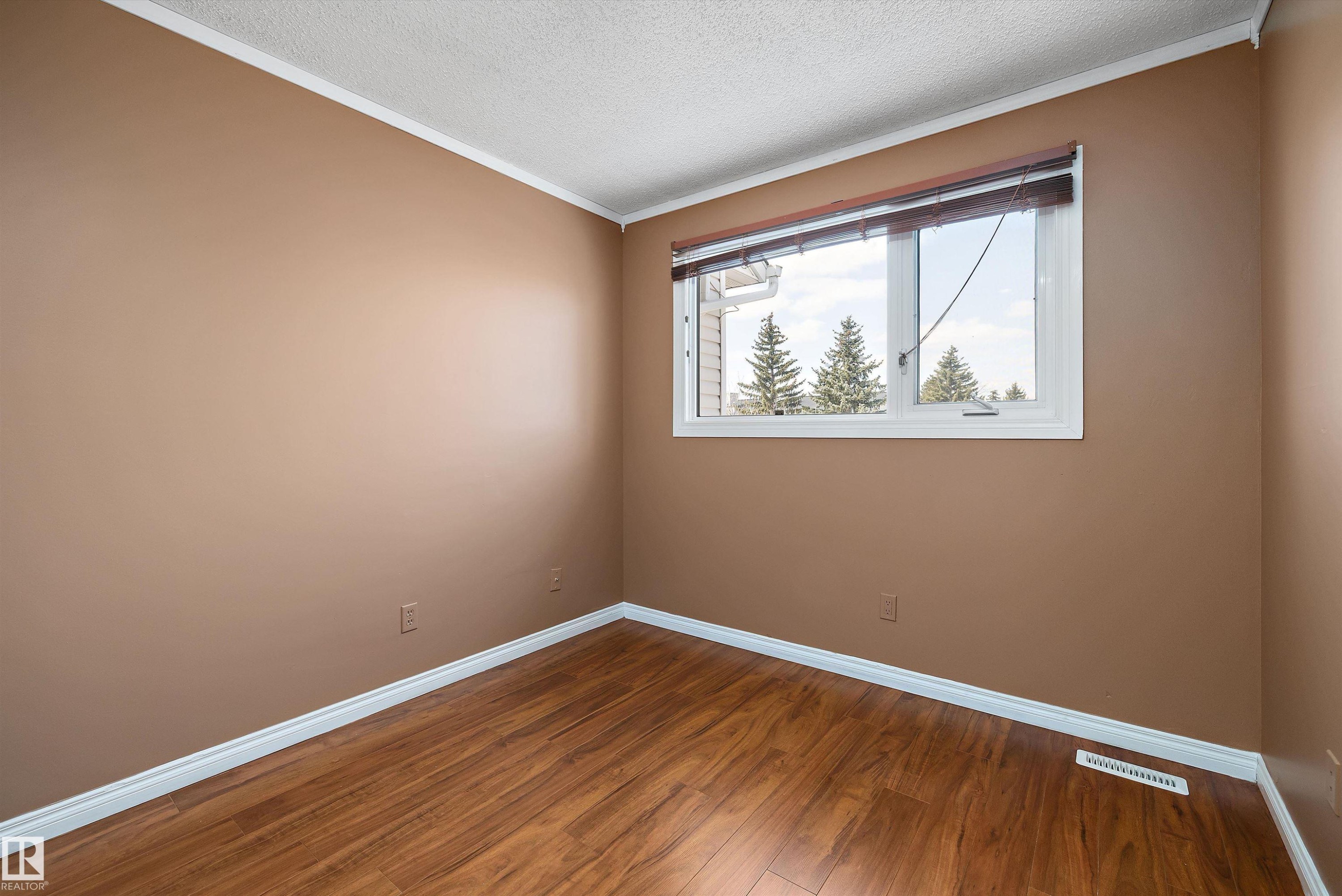 17423 92 Avenue, Edmonton, AB