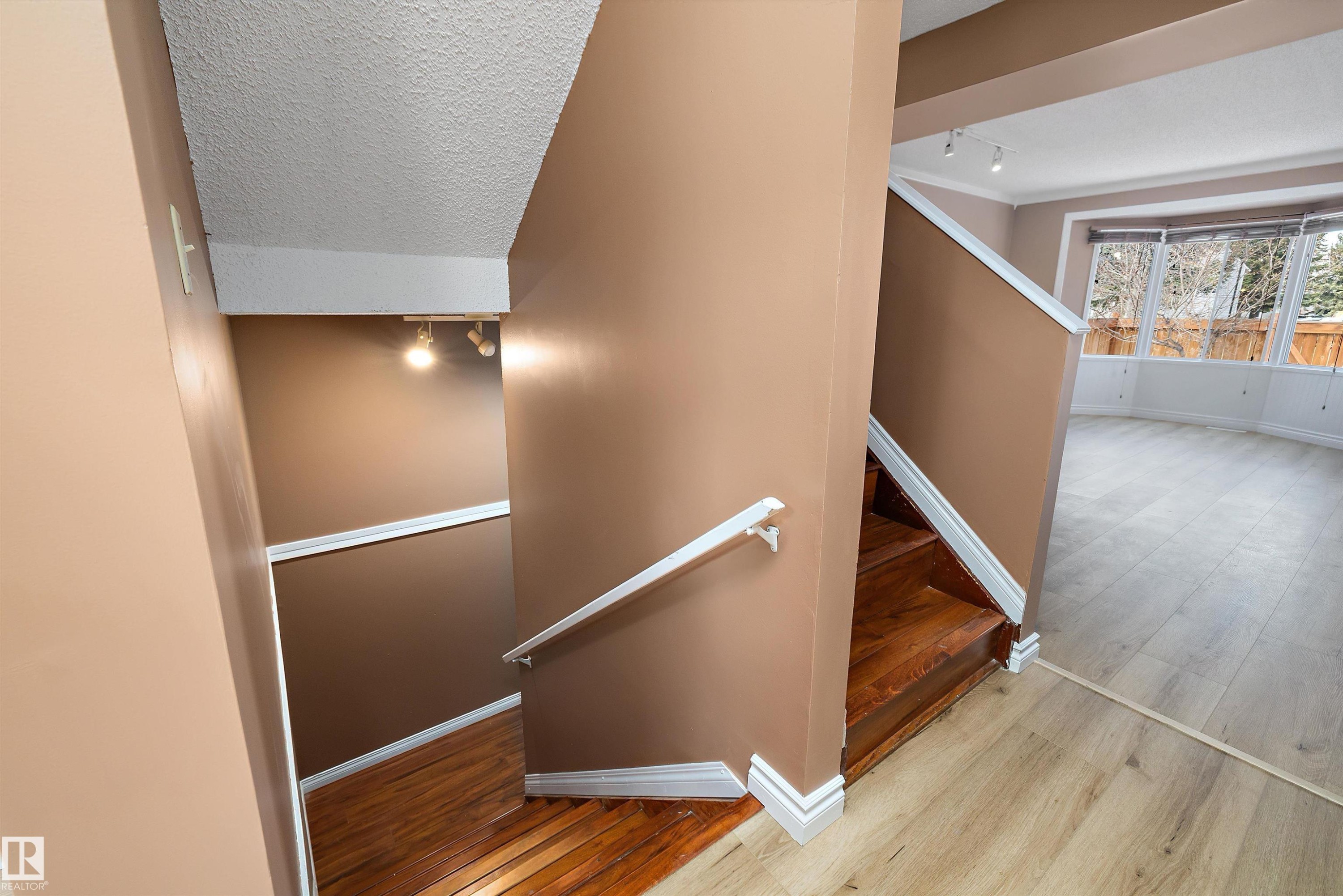 17423 92 Avenue, Edmonton, AB