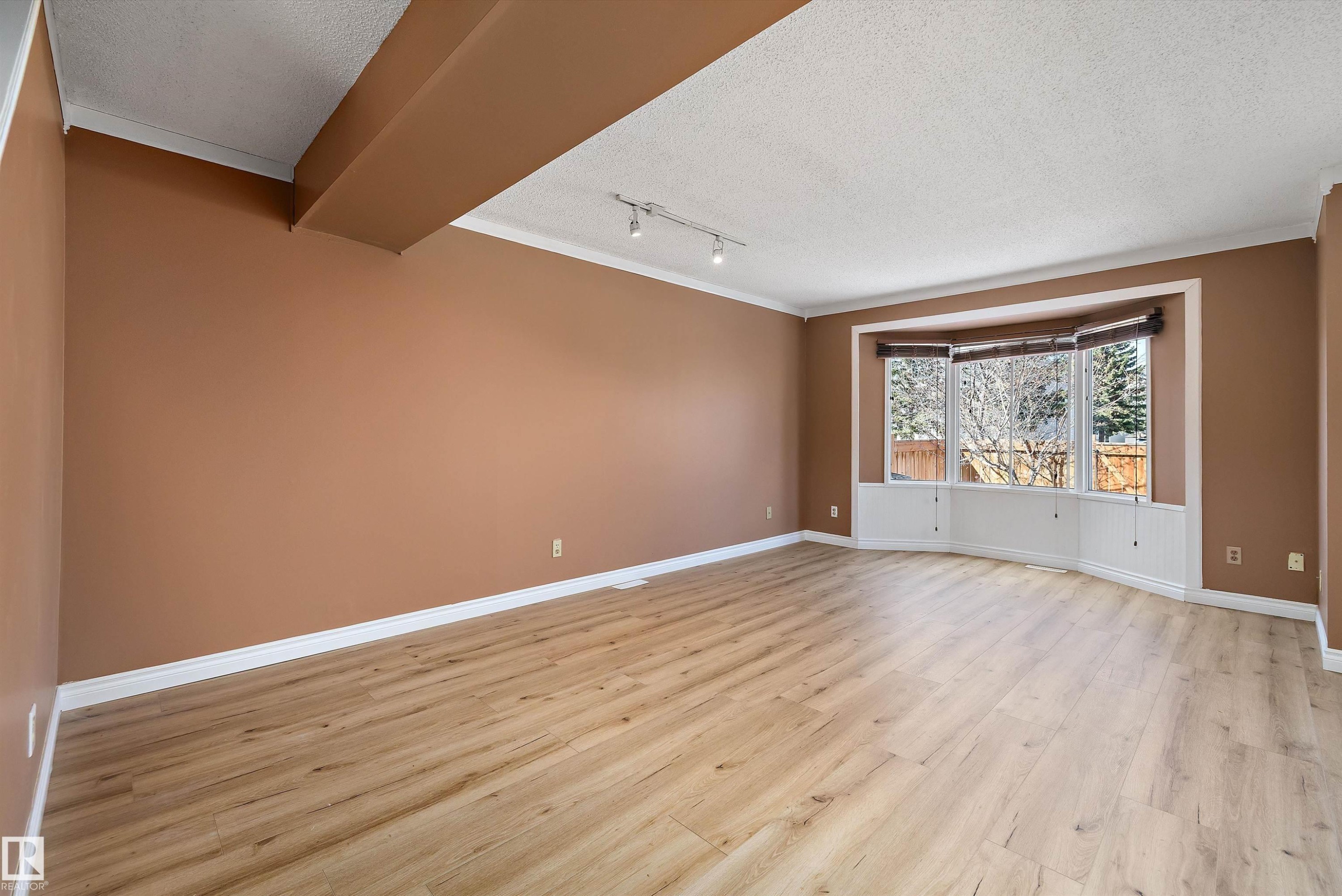 17423 92 Avenue, Edmonton, AB