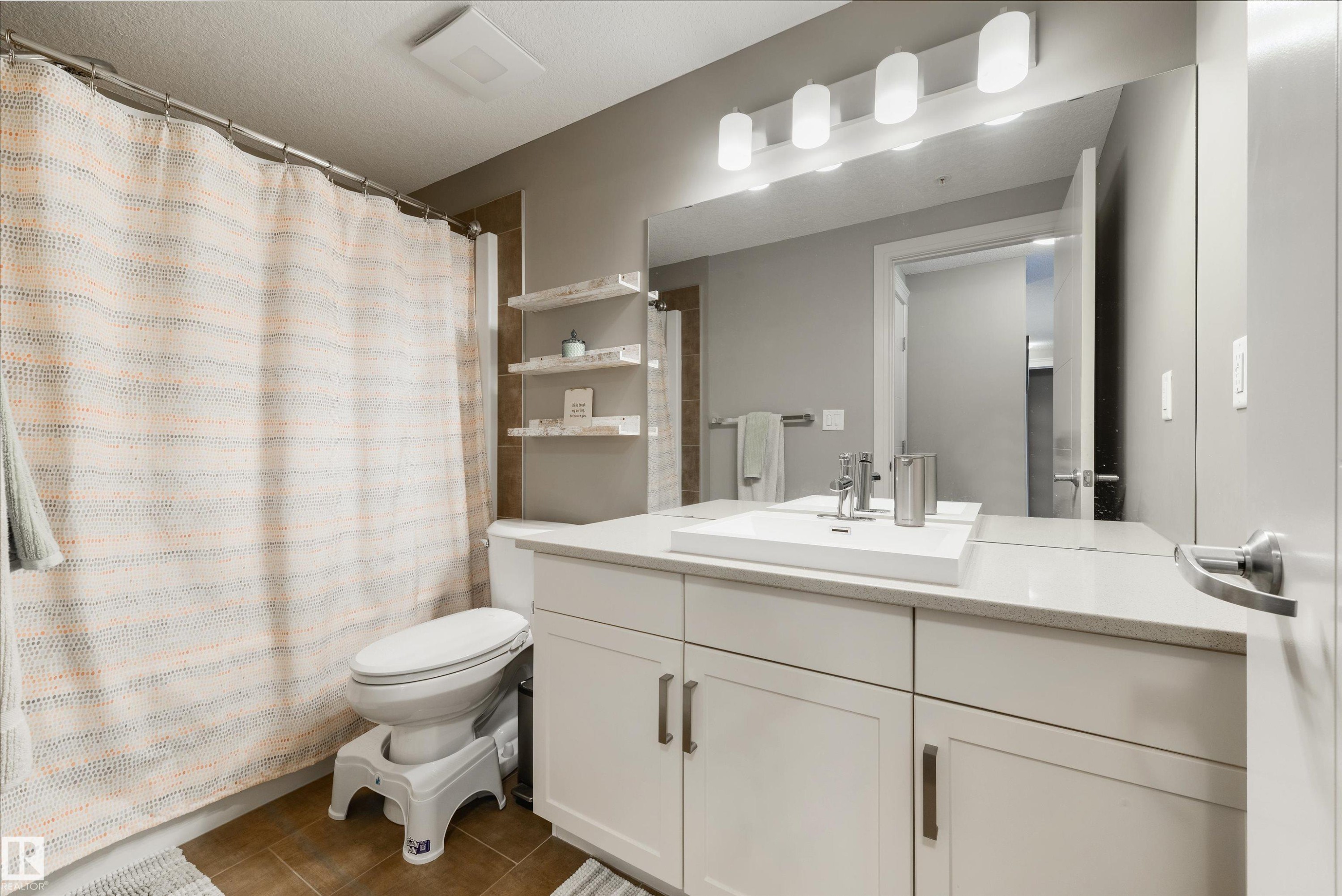 219 7508 Getty Gate, Edmonton, AB - Indoor Photo Showing Bathroom