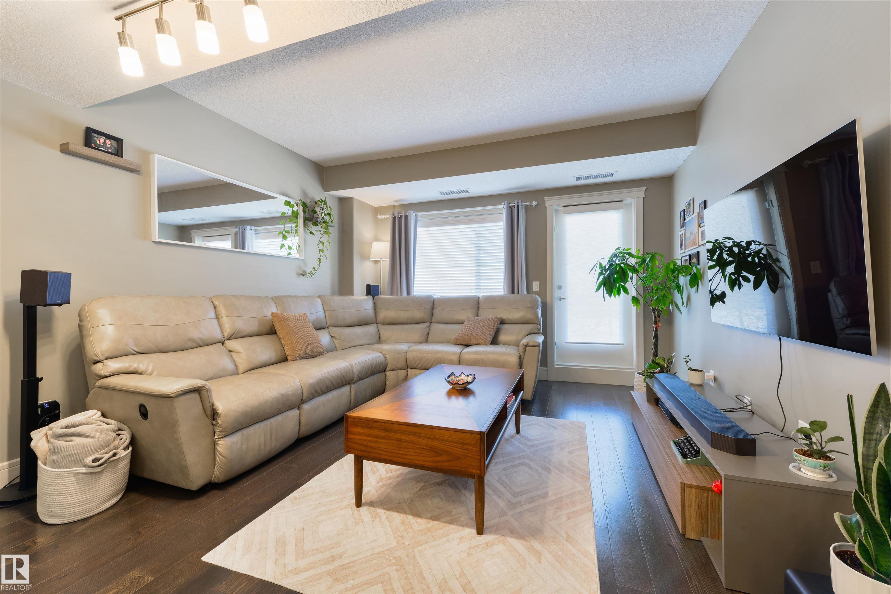 219 7508 Getty Gate, Edmonton, AB - Indoor Photo Showing Living Room