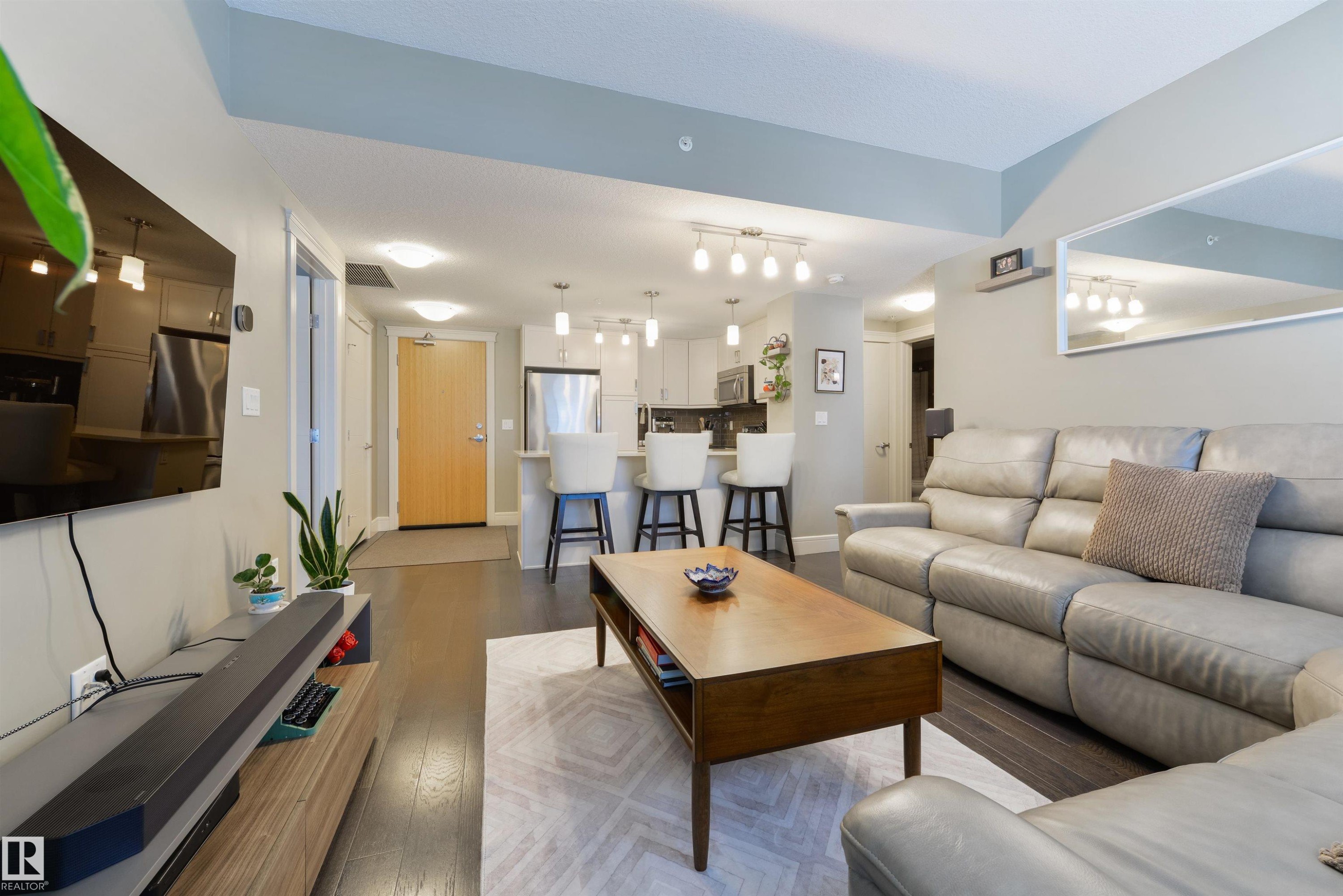 219 7508 Getty Gate, Edmonton, AB - Indoor Photo Showing Living Room
