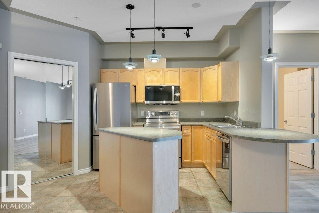 #203 10046 110 St Nw, Edmonton, AB