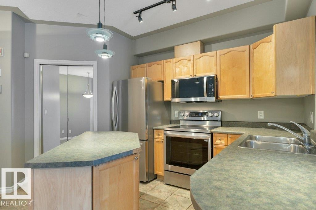 #203 10046 110 St Nw, Edmonton, AB