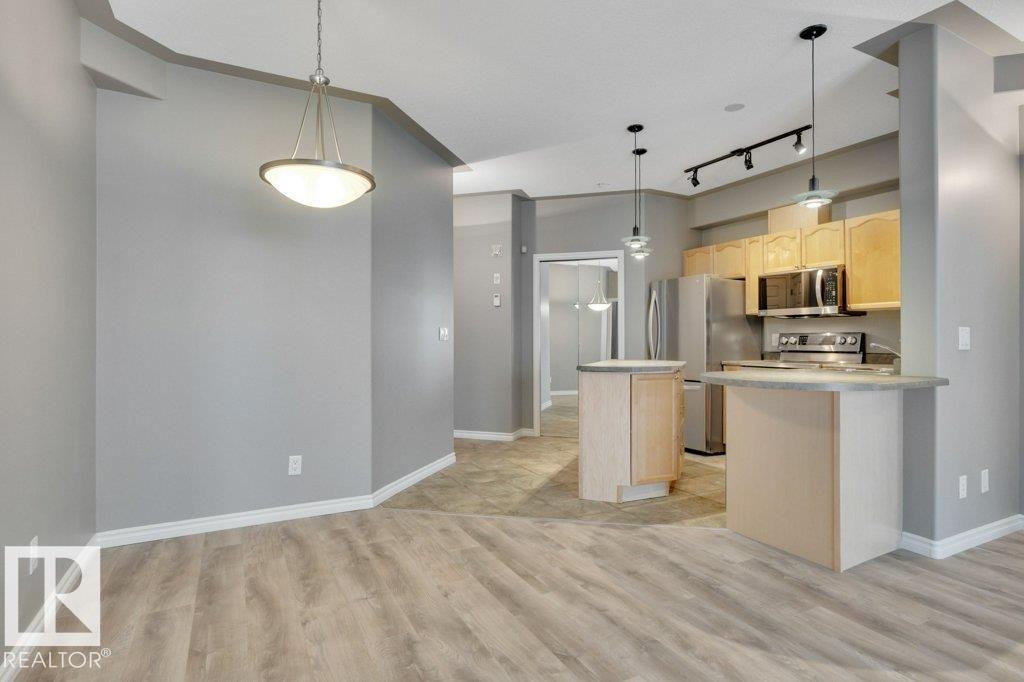 #203 10046 110 St Nw, Edmonton, AB