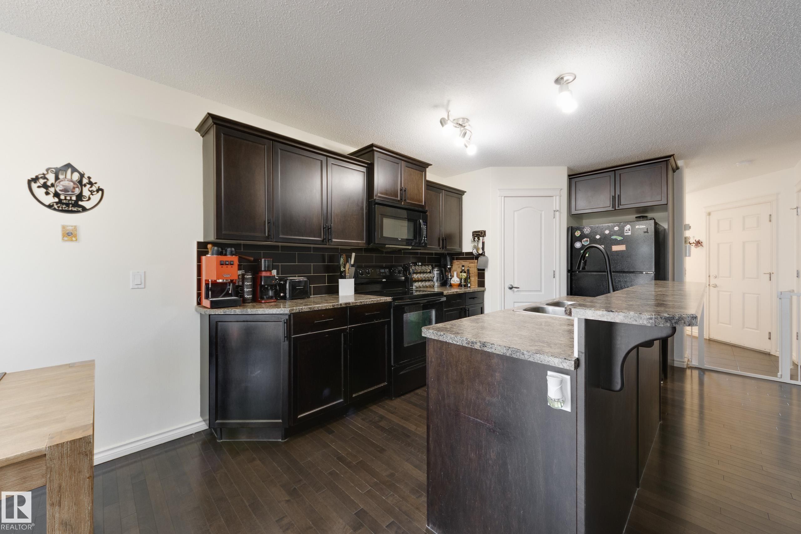 17104 7A Avenue, Edmonton, AB - Indoor Photo Showing Kitchen