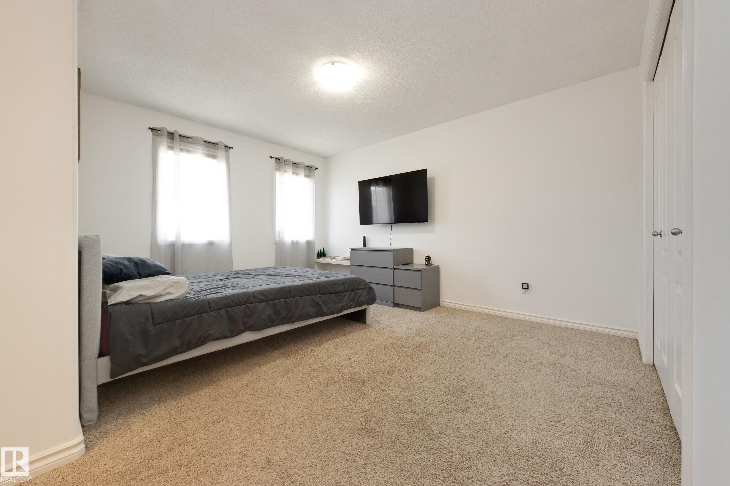 17104 7A Avenue, Edmonton, AB - Indoor Photo Showing Bedroom