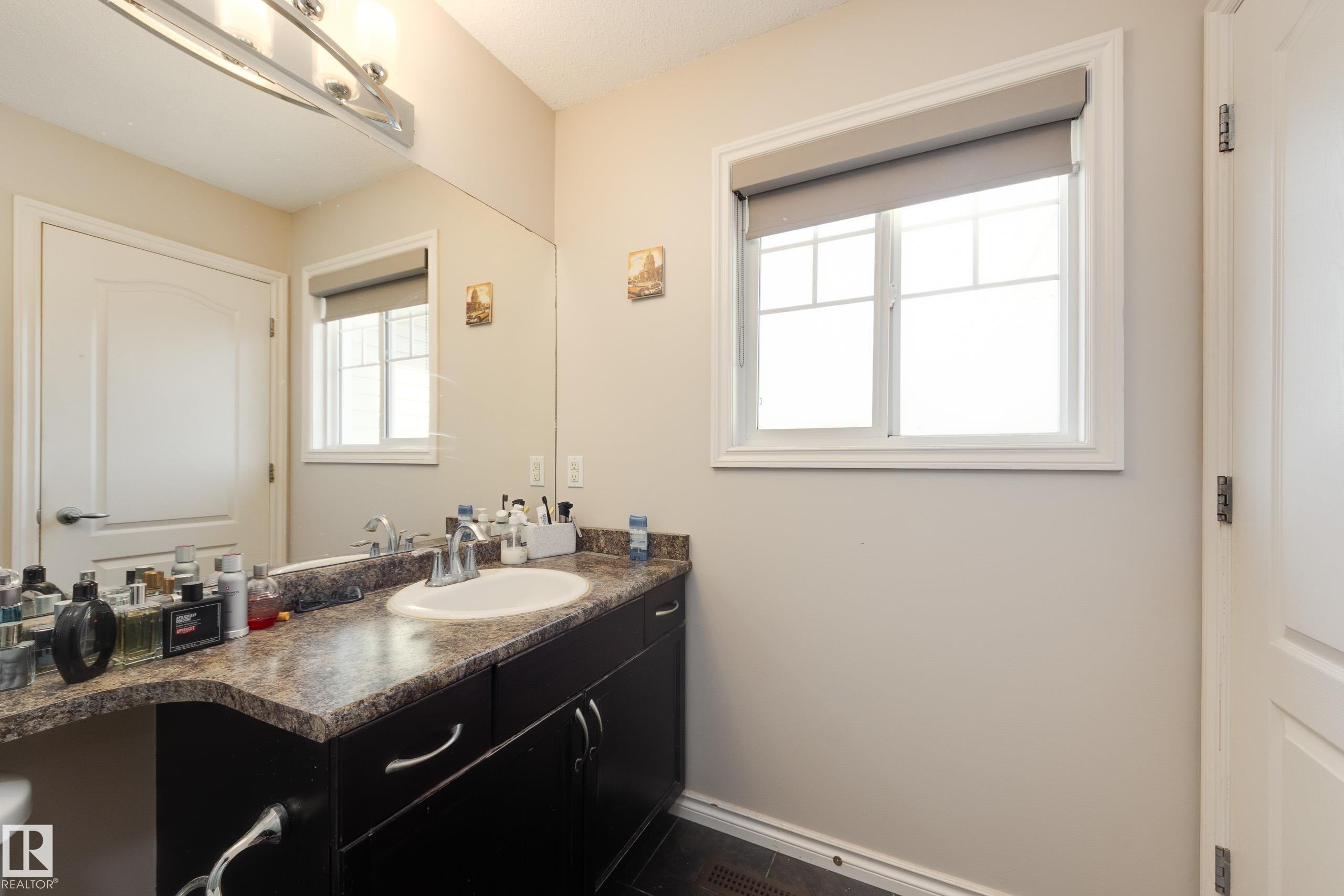 17104 7A Avenue, Edmonton, AB - Indoor Photo Showing Bathroom