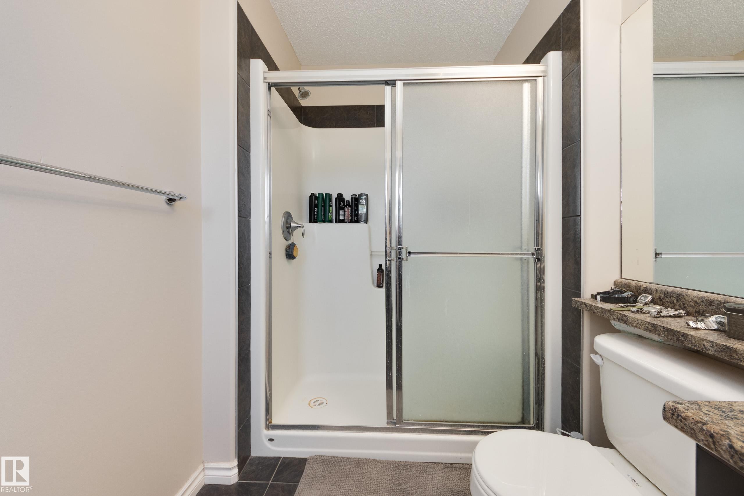 17104 7A Avenue, Edmonton, AB - Indoor Photo Showing Bathroom