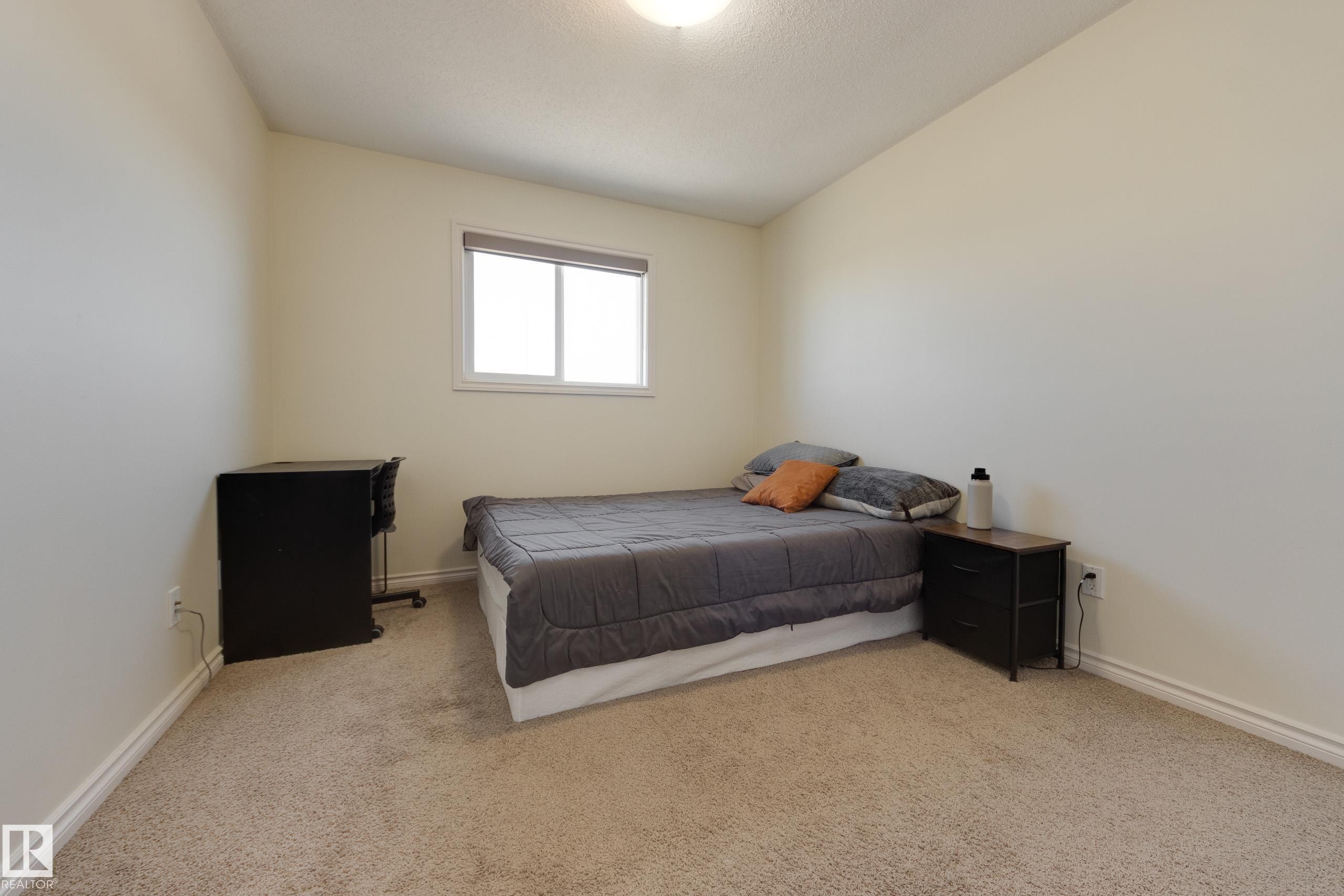 17104 7A Avenue, Edmonton, AB - Indoor Photo Showing Bedroom