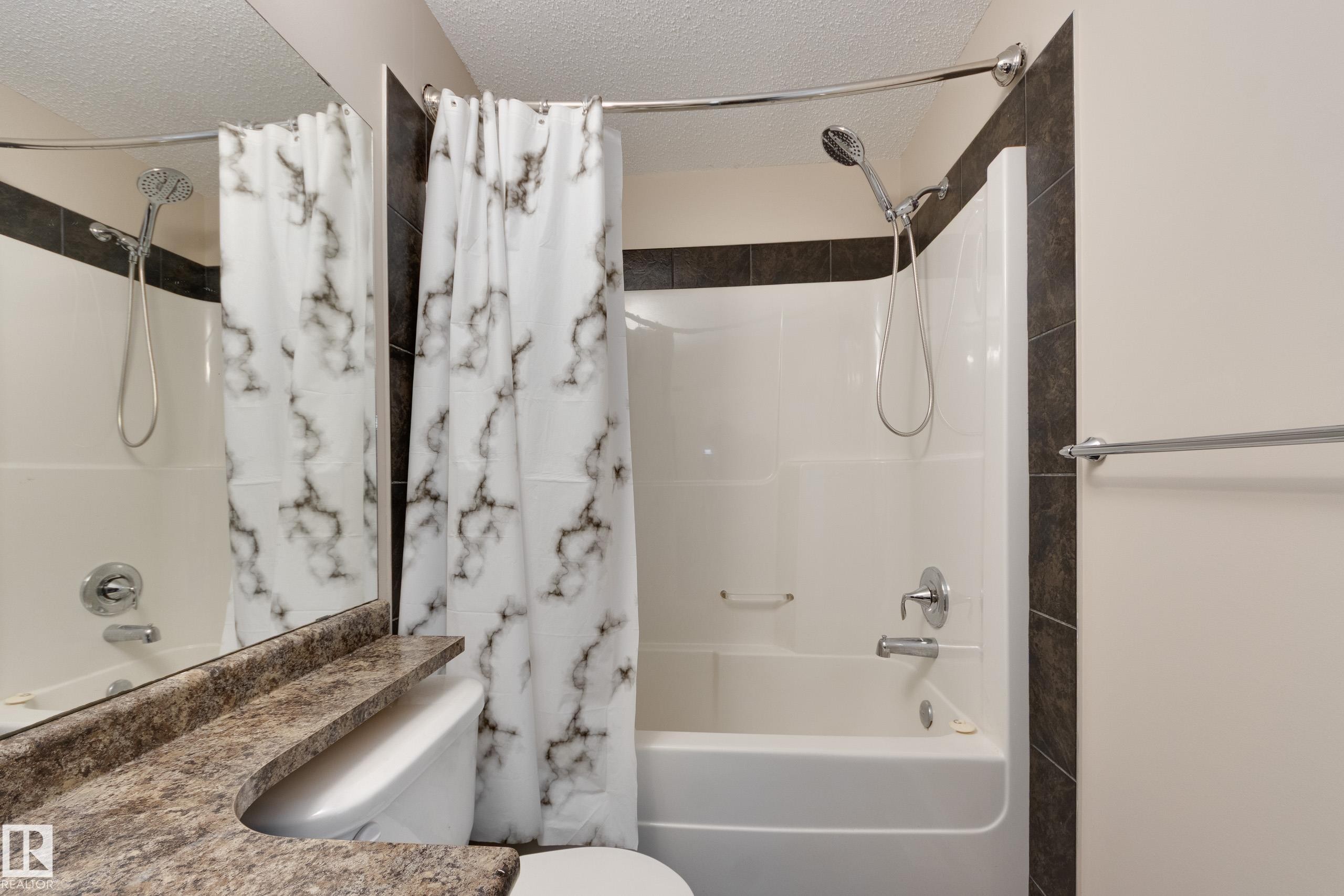 17104 7A Avenue, Edmonton, AB - Indoor Photo Showing Bathroom