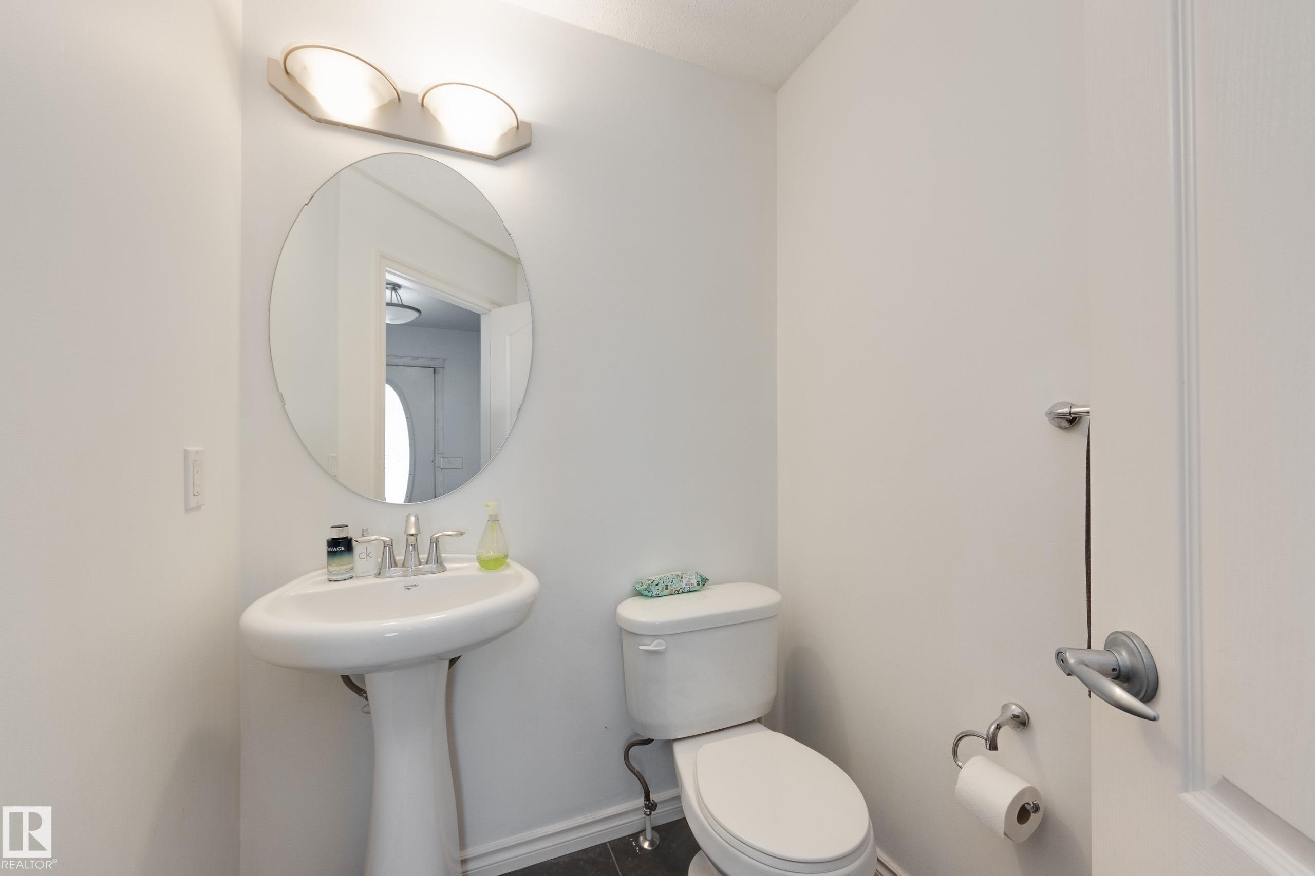 17104 7A Avenue, Edmonton, AB - Indoor Photo Showing Bathroom