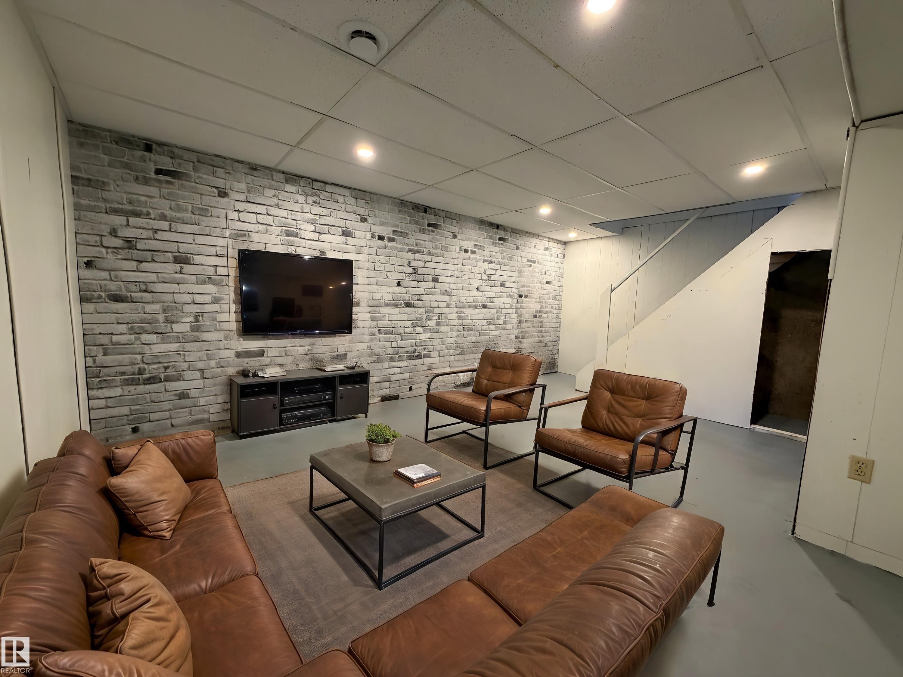 404 Hermitage Road, Edmonton, AB - Indoor