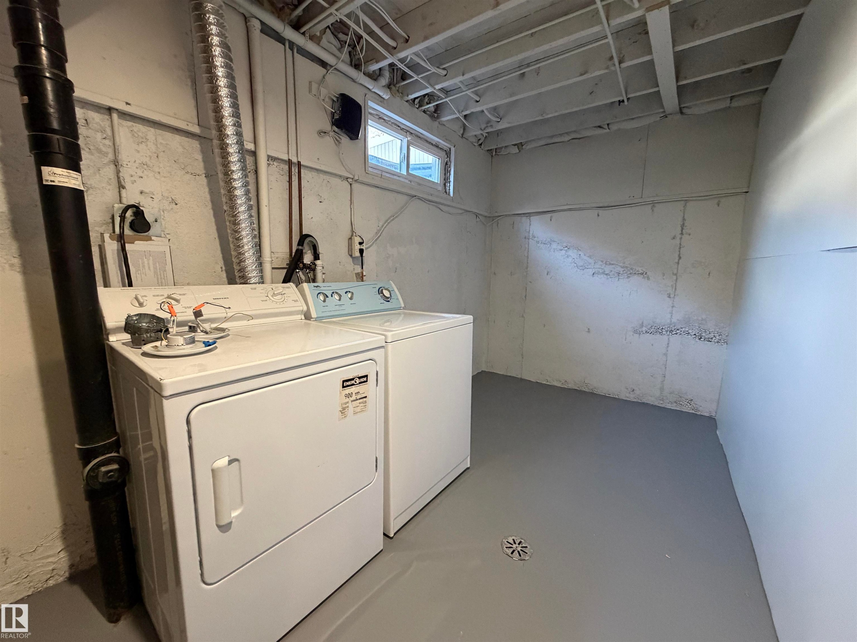 404 Hermitage Road, Edmonton, AB - Indoor Photo Showing Laundry Room