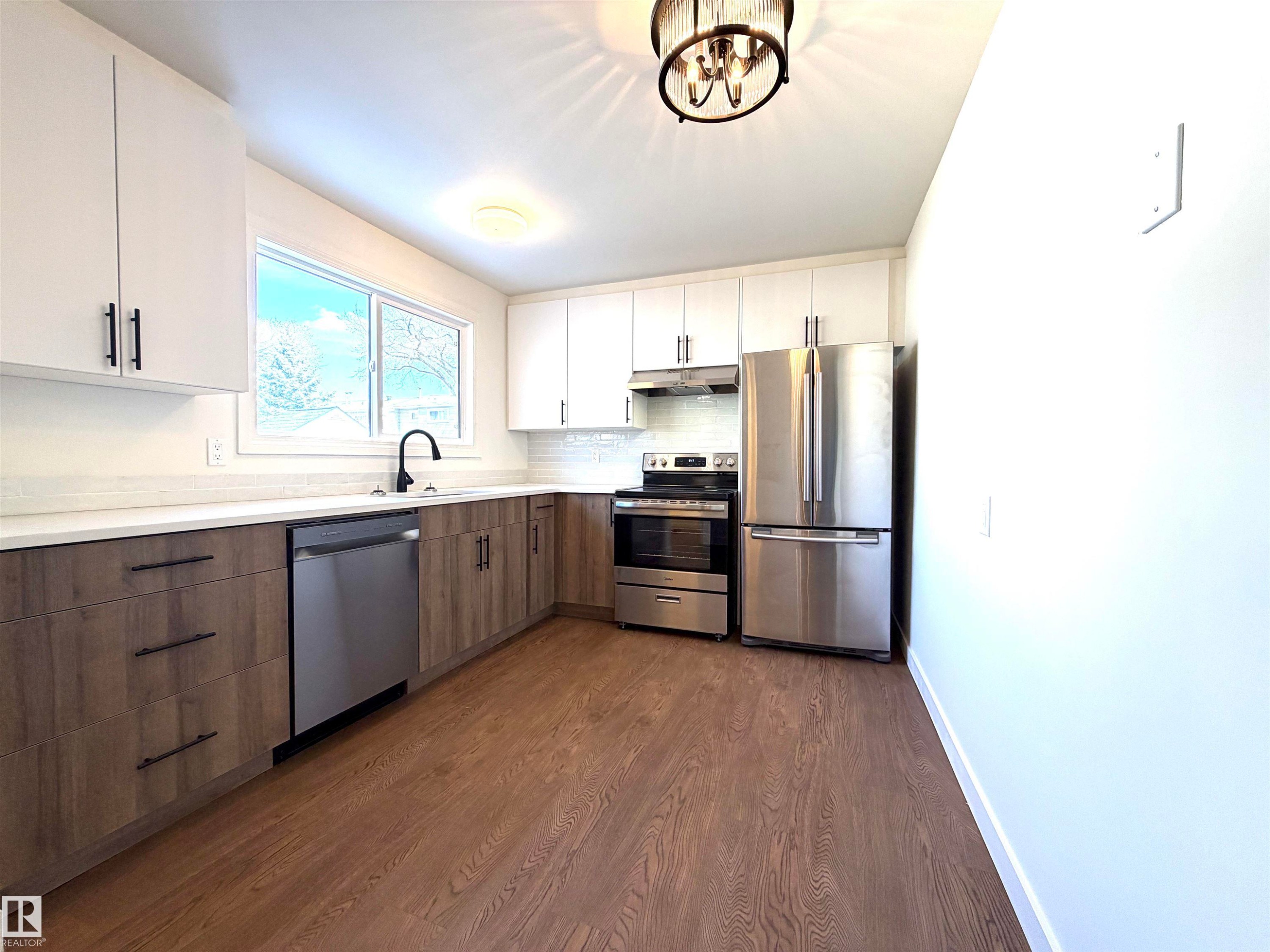 404 Hermitage Road, Edmonton, AB - Indoor Photo Showing Kitchen