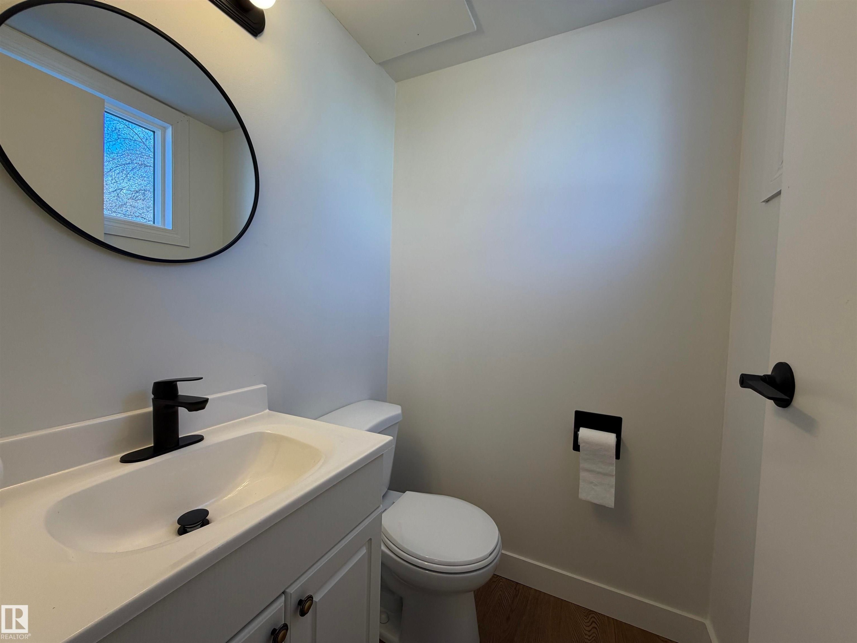 404 Hermitage Road, Edmonton, AB - Indoor Photo Showing Bathroom