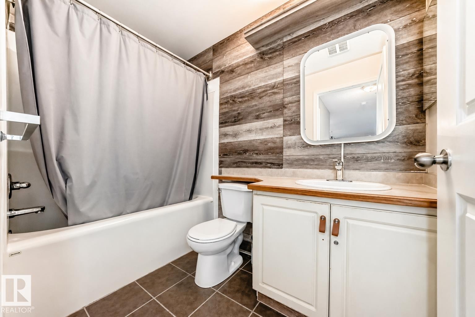 #102 16221 95 St Nw, Edmonton, AB - Indoor Photo Showing Bathroom