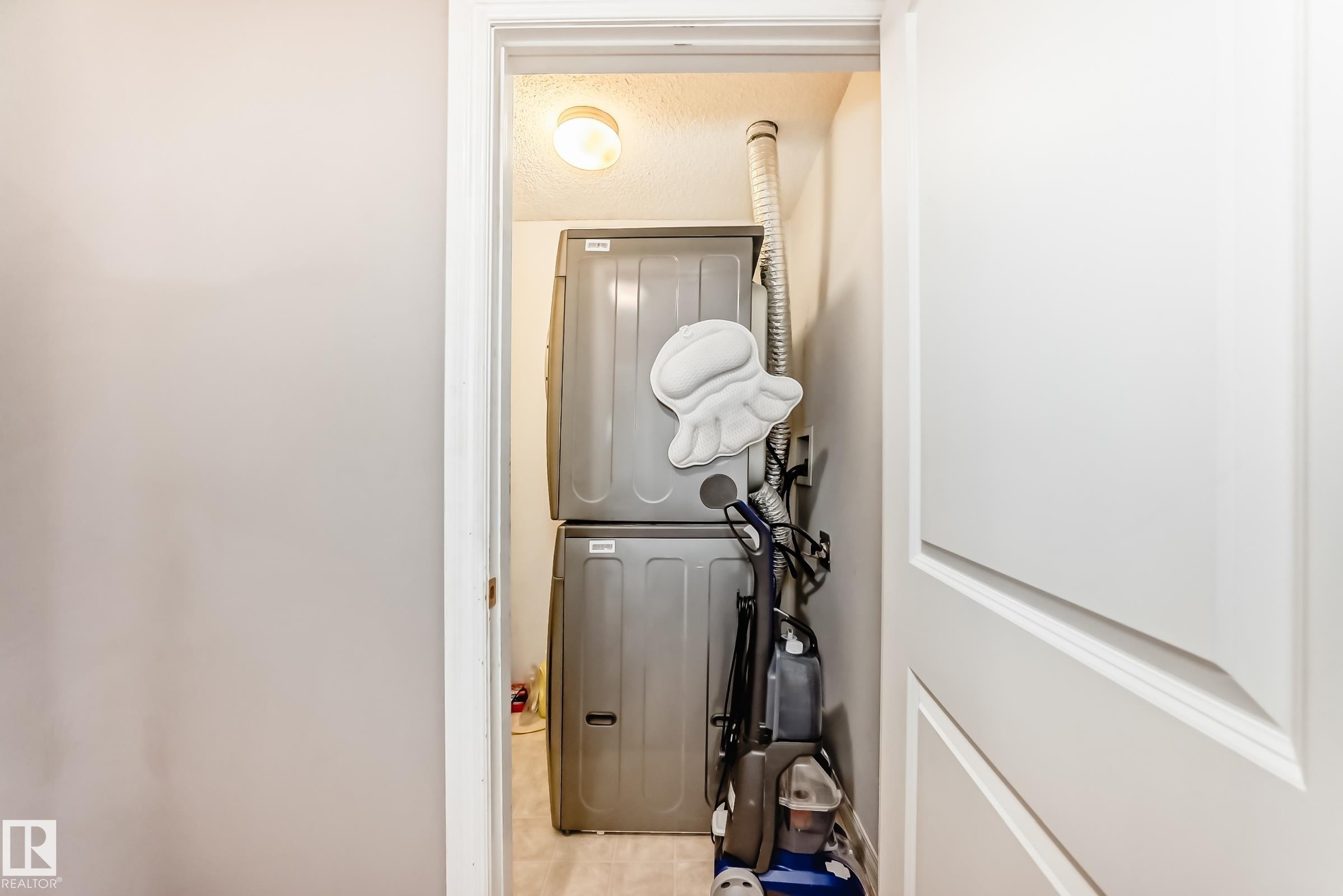 #102 16221 95 St Nw, Edmonton, AB - Indoor