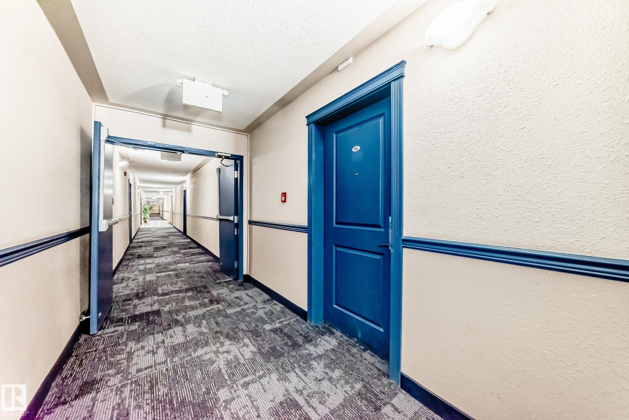 #102 16221 95 St Nw, Edmonton, AB - Indoor Photo Showing Other Room