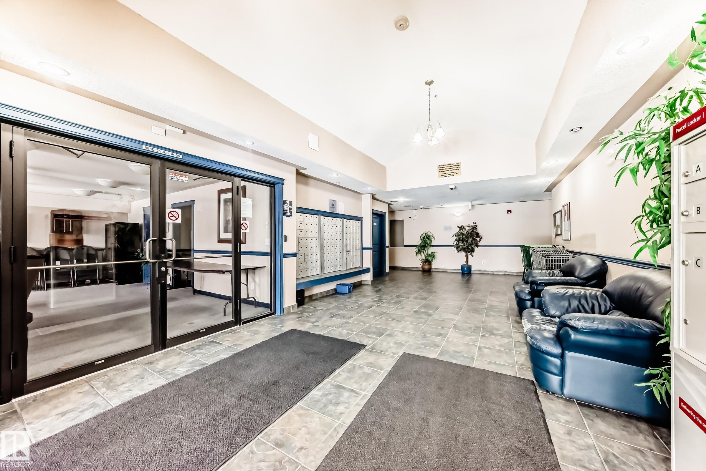 #102 16221 95 St Nw, Edmonton, AB - Indoor Photo Showing Other Room
