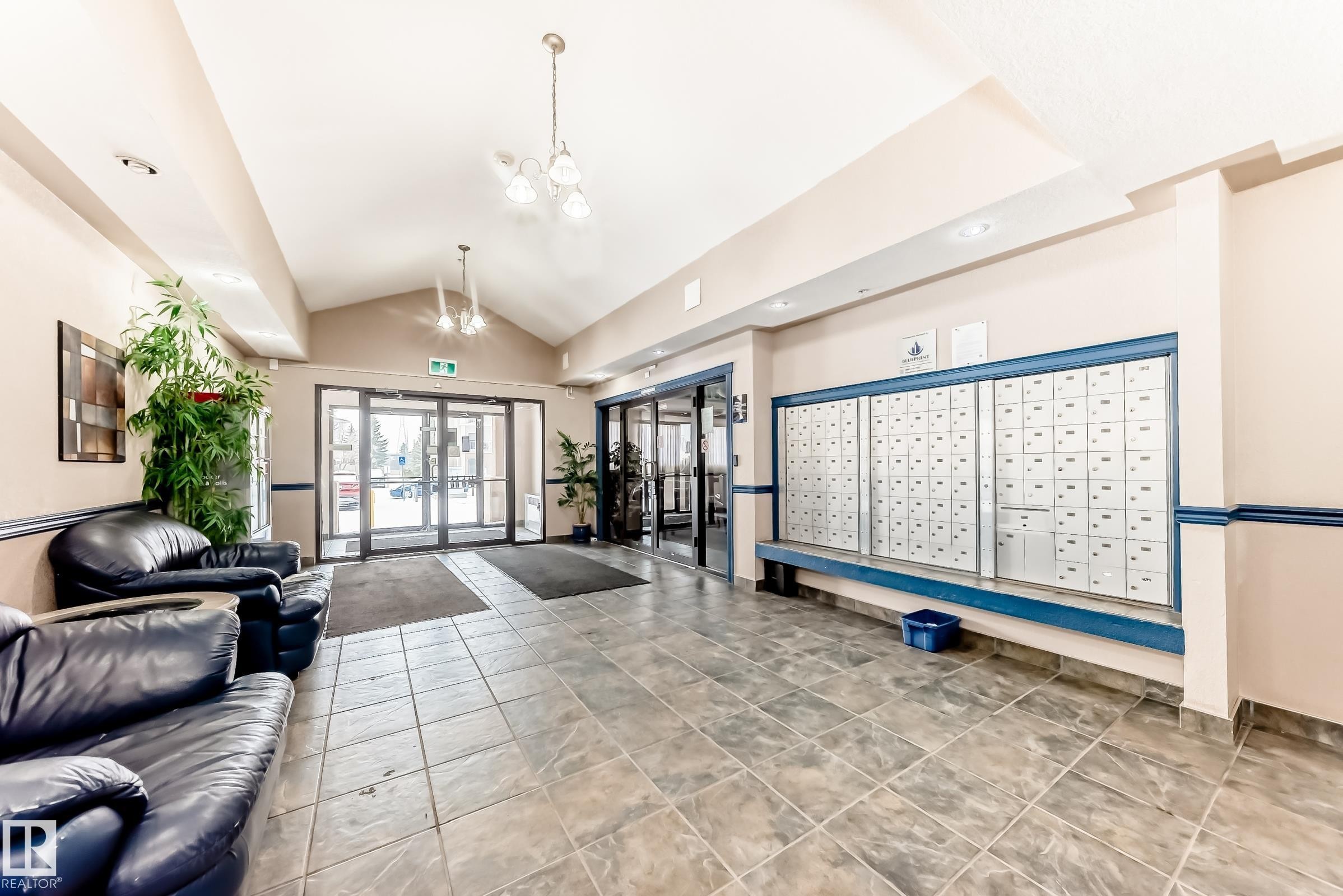 #102 16221 95 St Nw, Edmonton, AB - Indoor Photo Showing Other Room