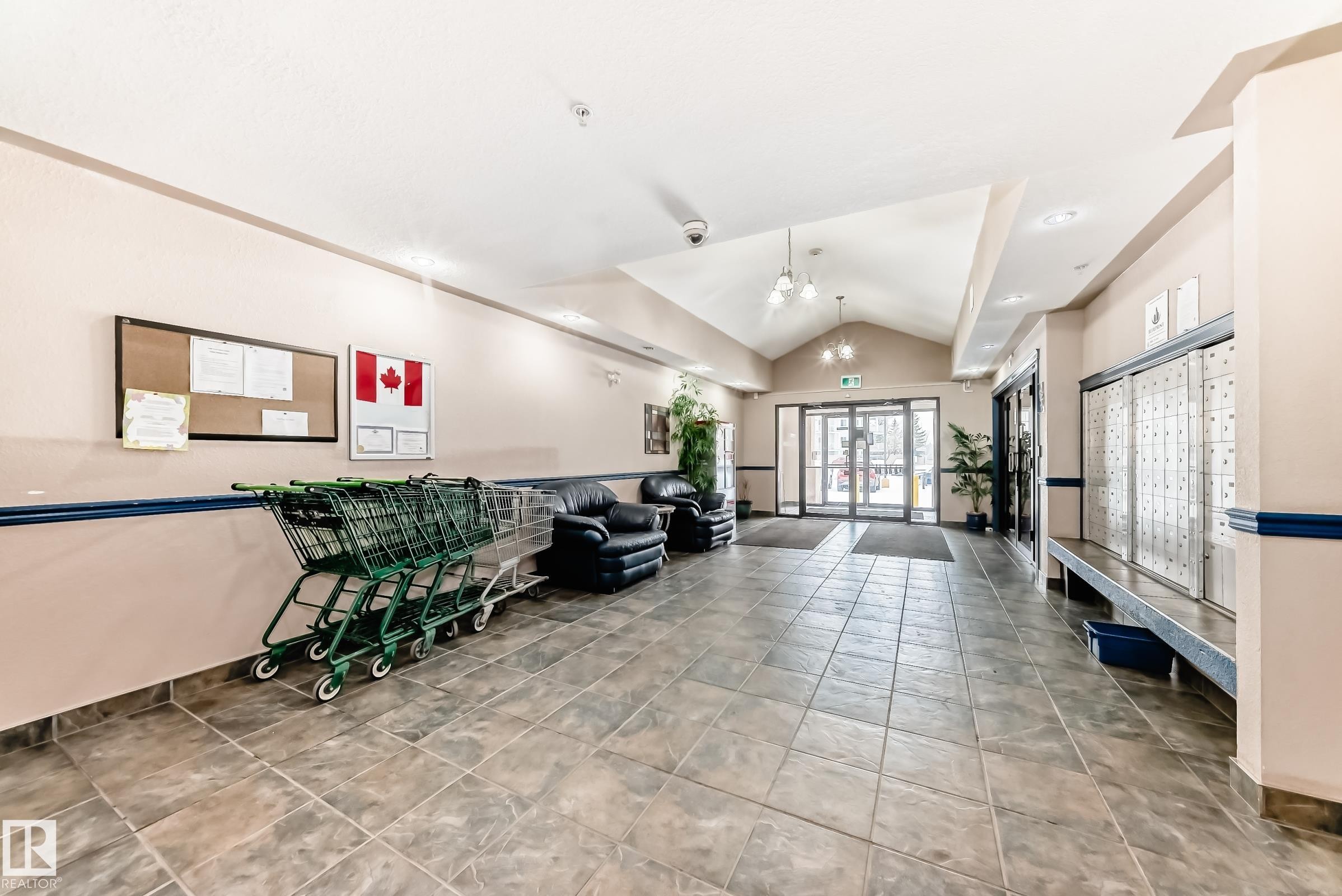 #102 16221 95 St Nw, Edmonton, AB - Indoor Photo Showing Other Room