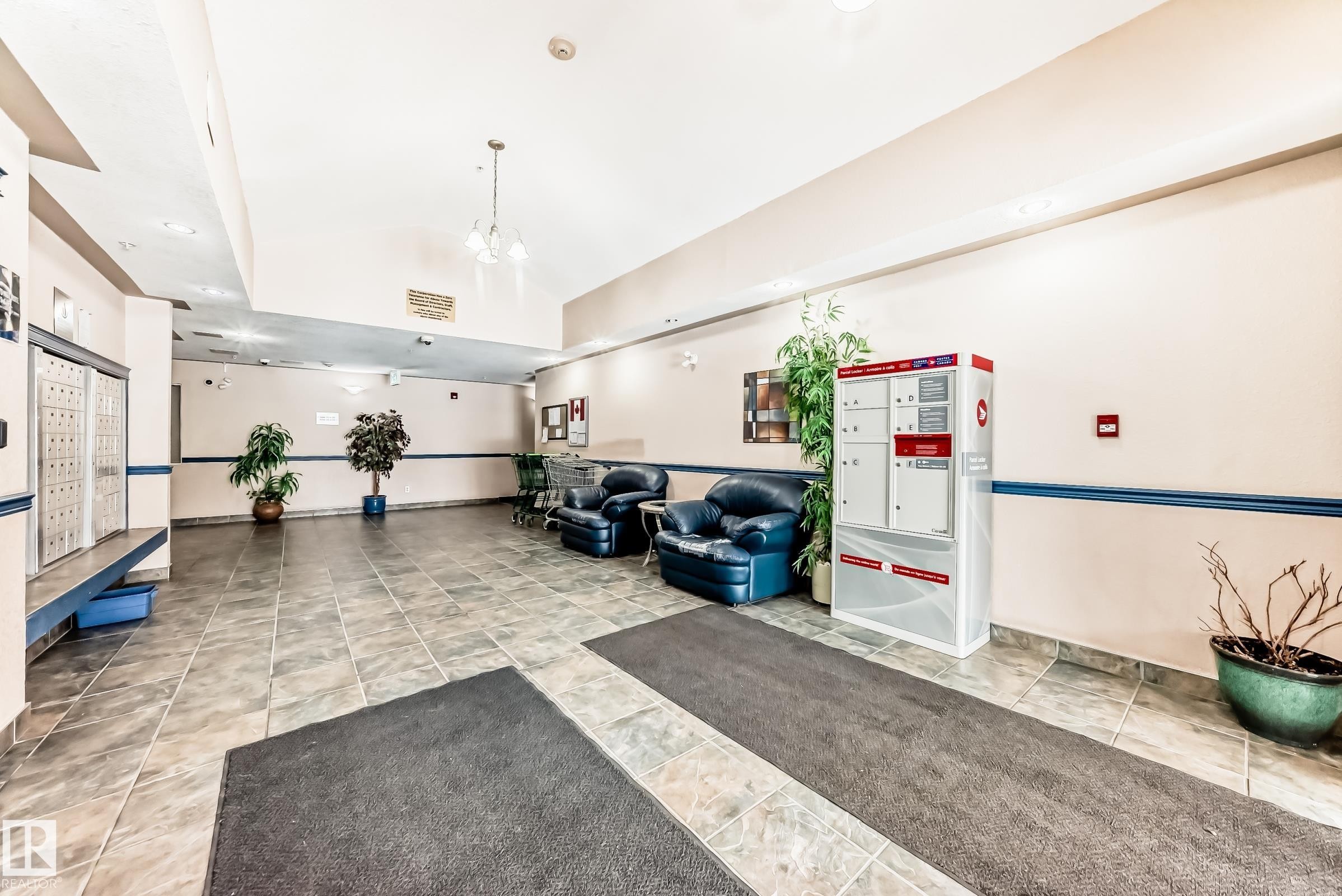 #102 16221 95 St Nw, Edmonton, AB - Indoor Photo Showing Other Room