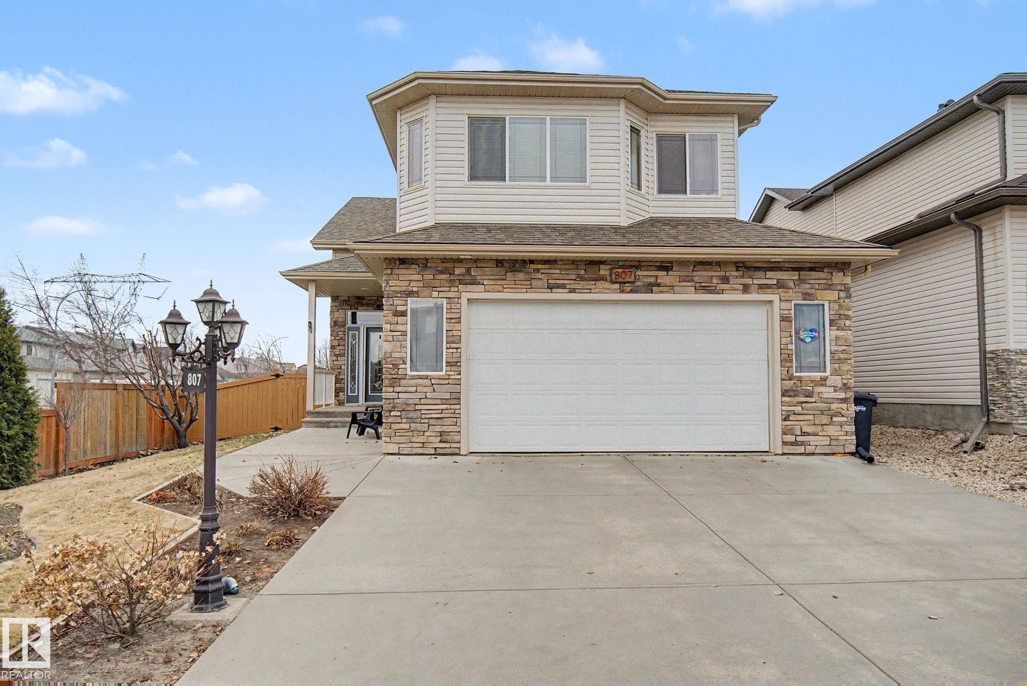 807 Oakland Place, Devon, AB - Outdoor