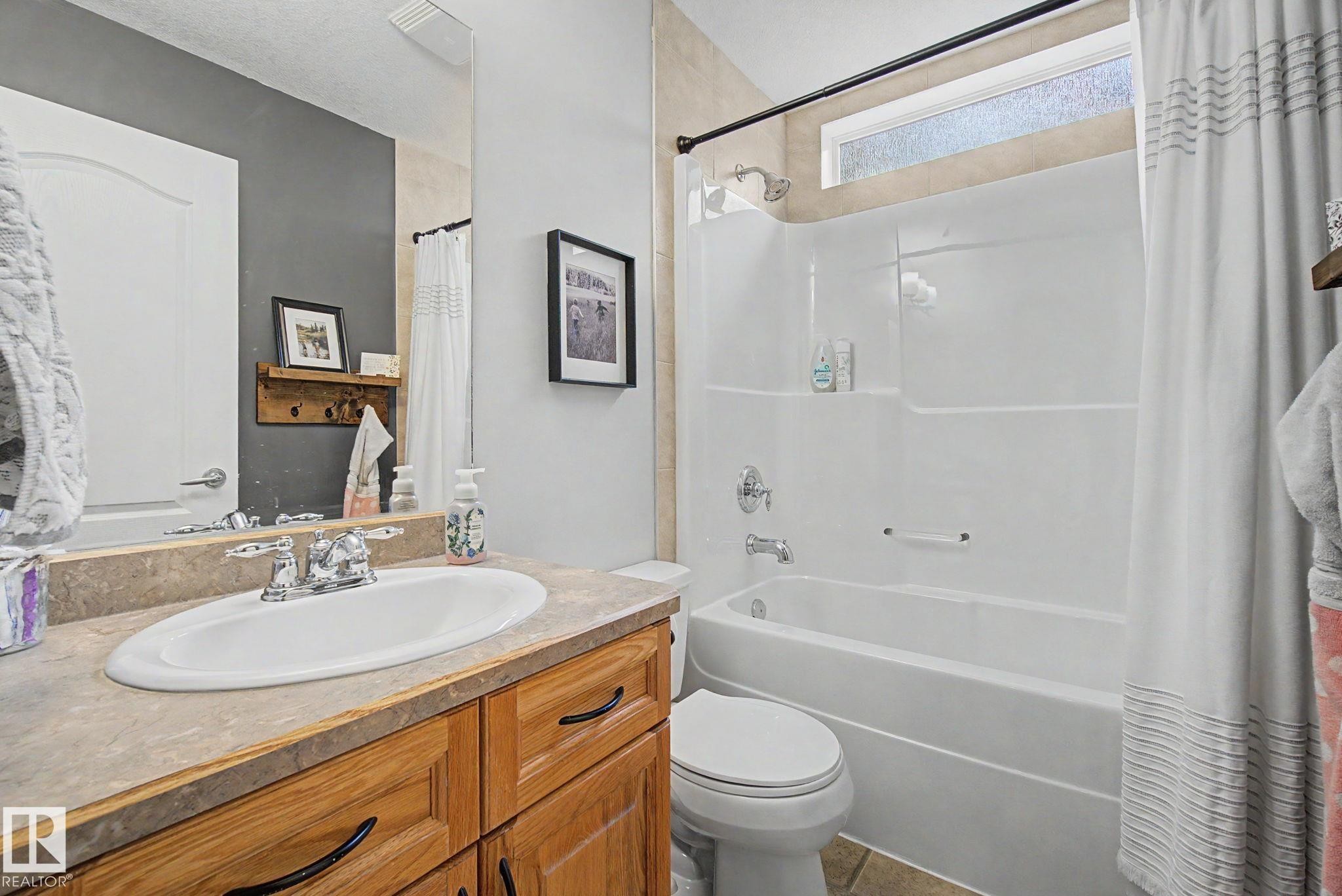 807 Oakland Place, Devon, AB - Indoor Photo Showing Bathroom