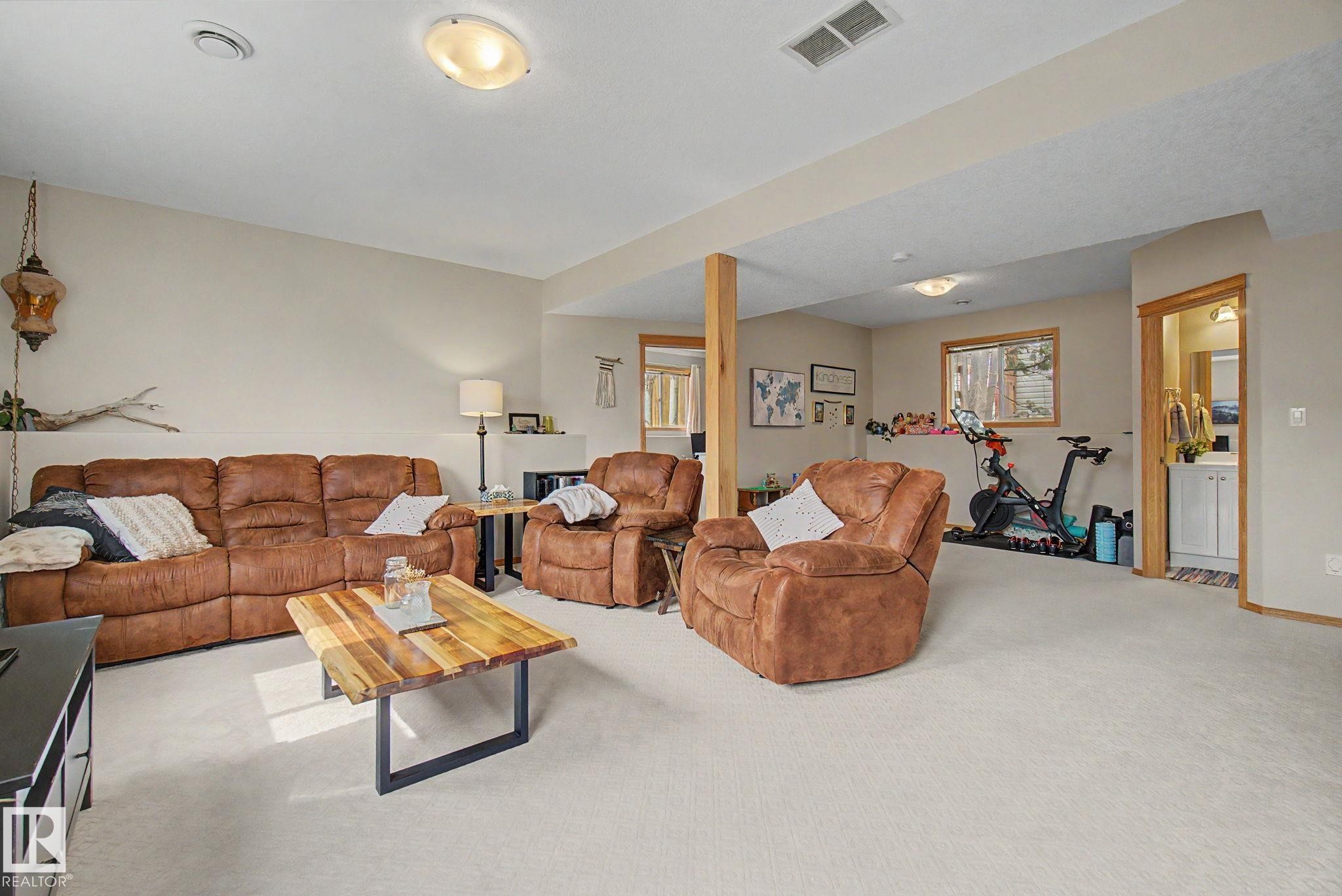 807 Oakland Place, Devon, AB - Indoor Photo Showing Living Room