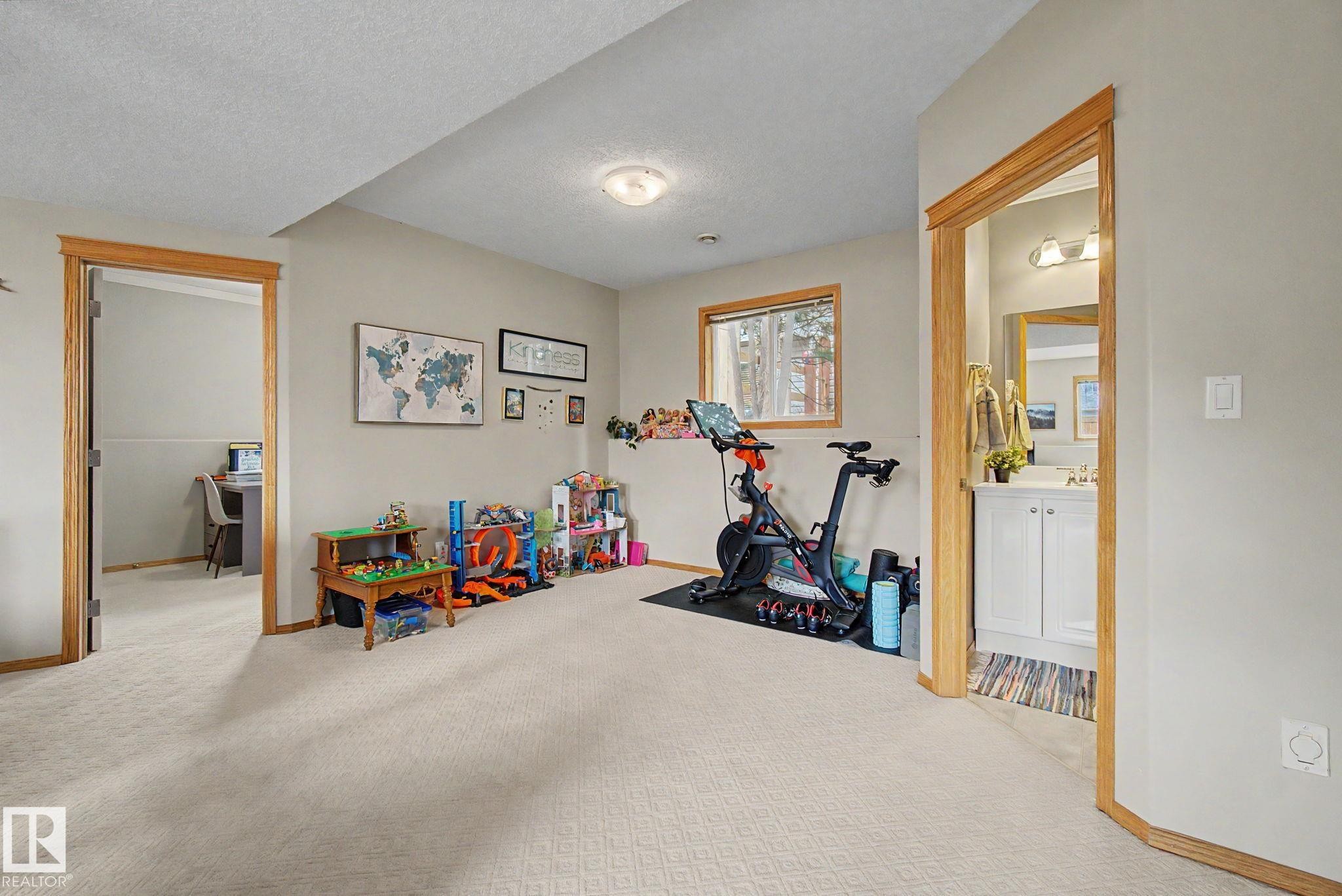 807 Oakland Place, Devon, AB - Indoor