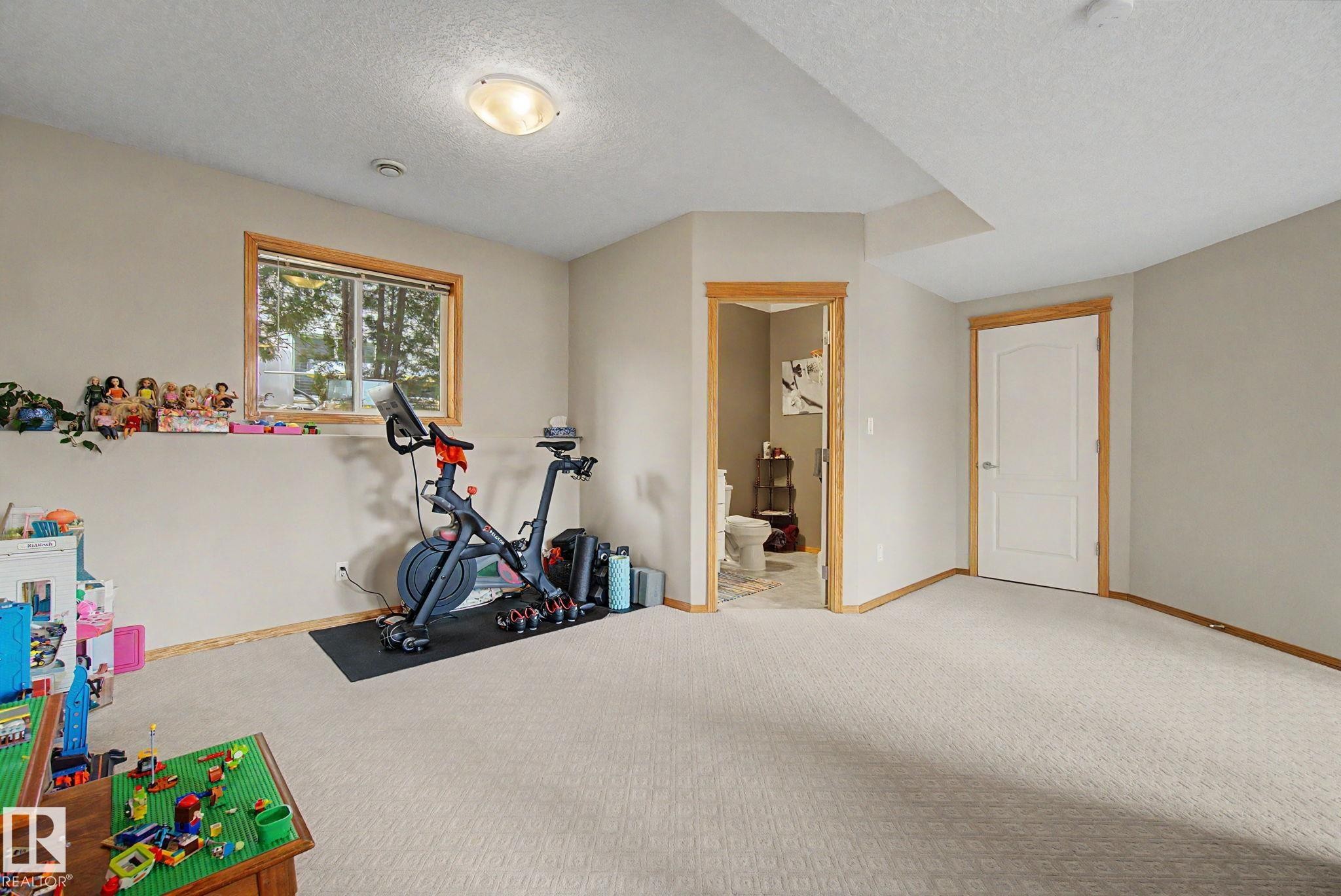 807 Oakland Place, Devon, AB - Indoor