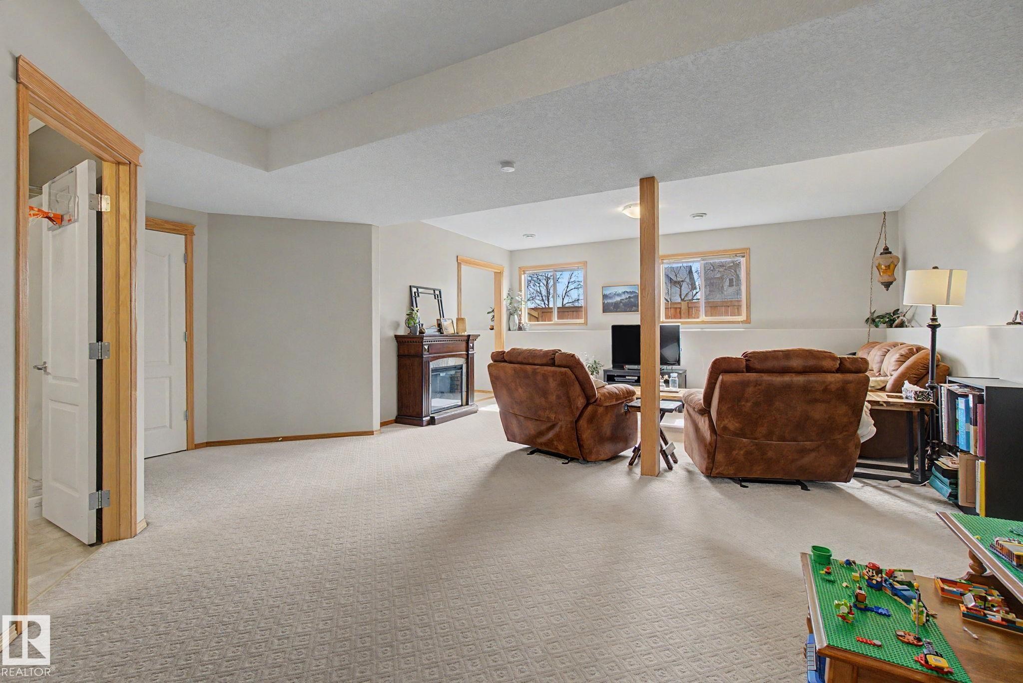 807 Oakland Place, Devon, AB - Indoor