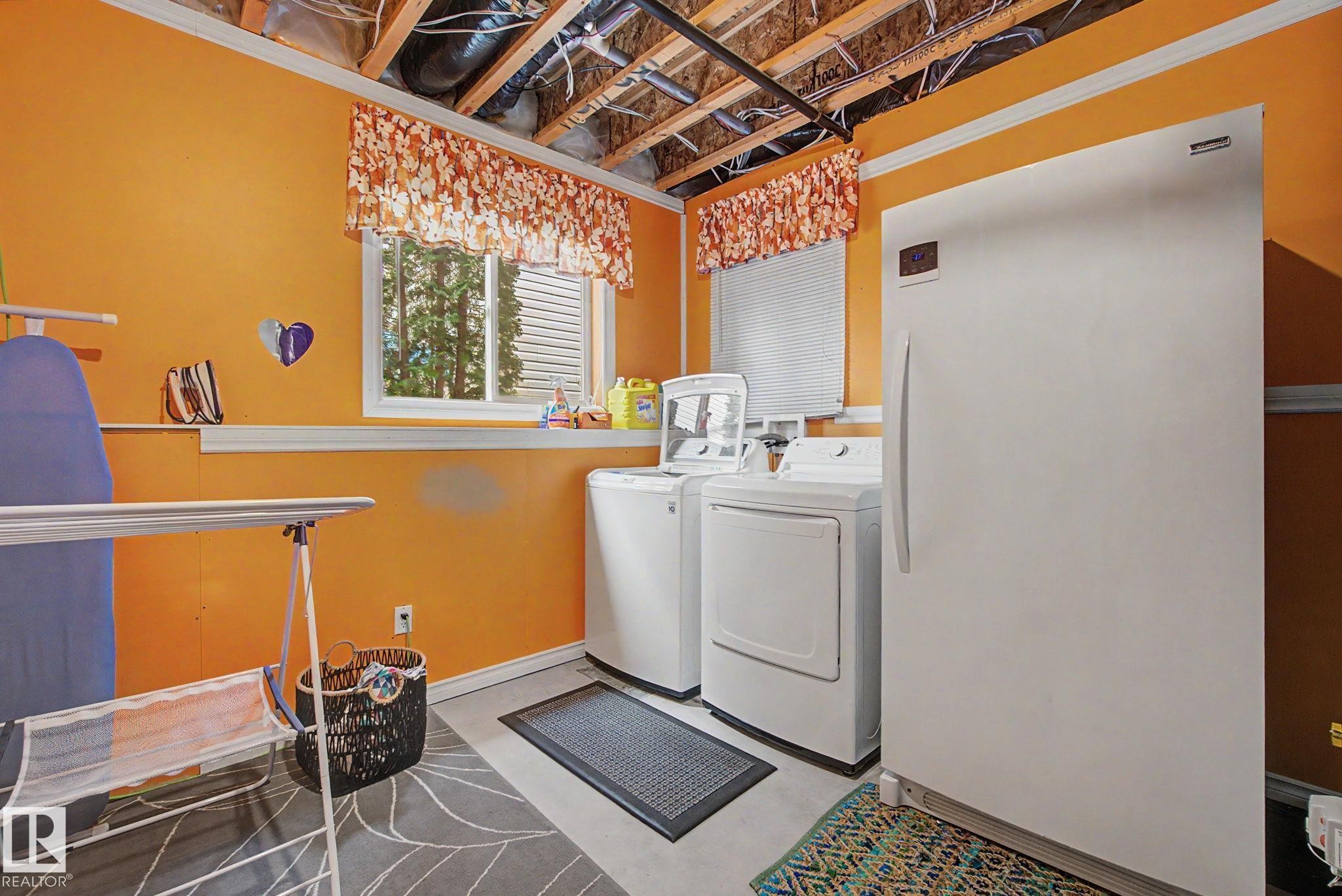 807 Oakland Place, Devon, AB - Indoor Photo Showing Laundry Room